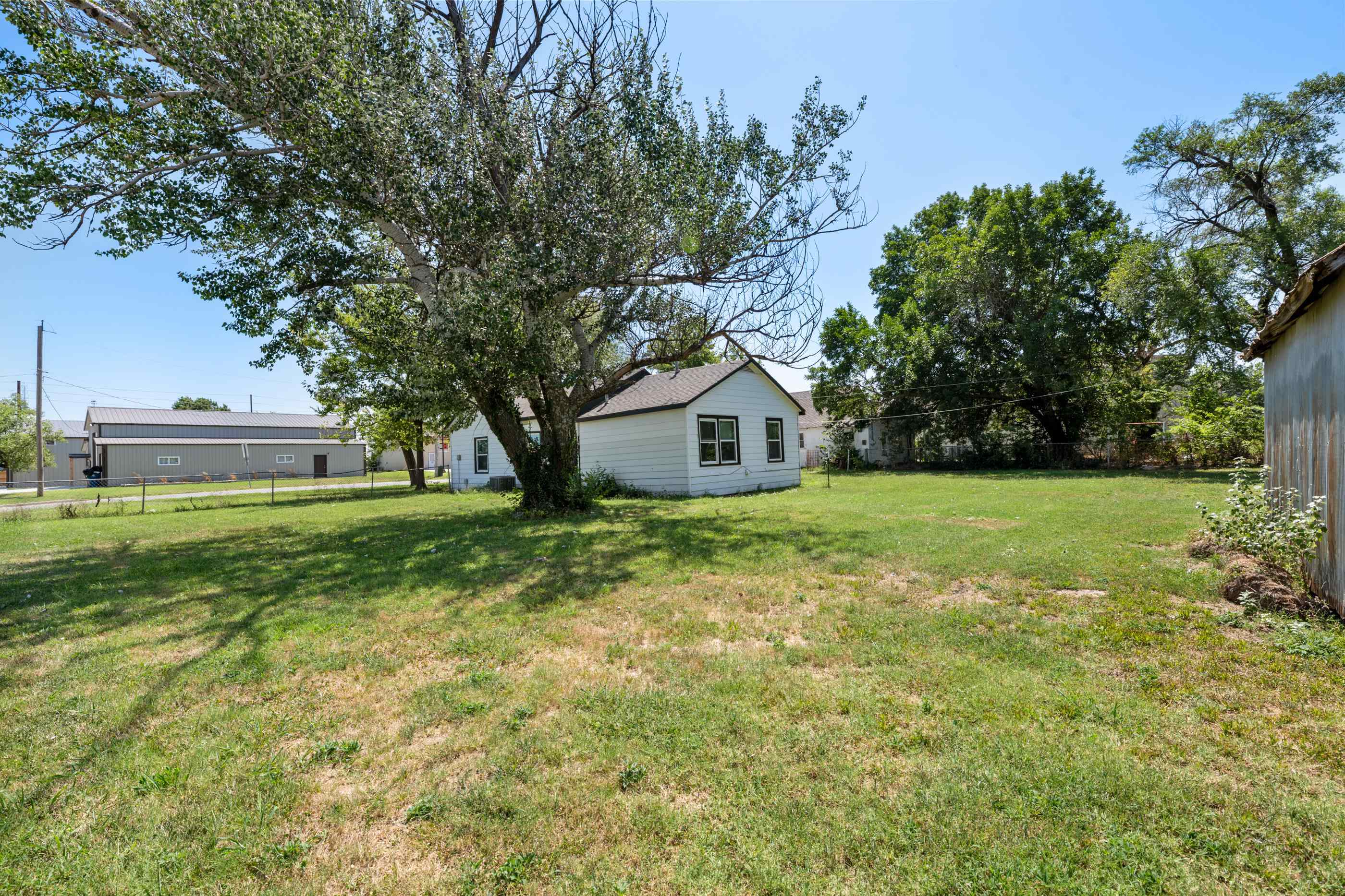 1645 N Main Property Photo 30