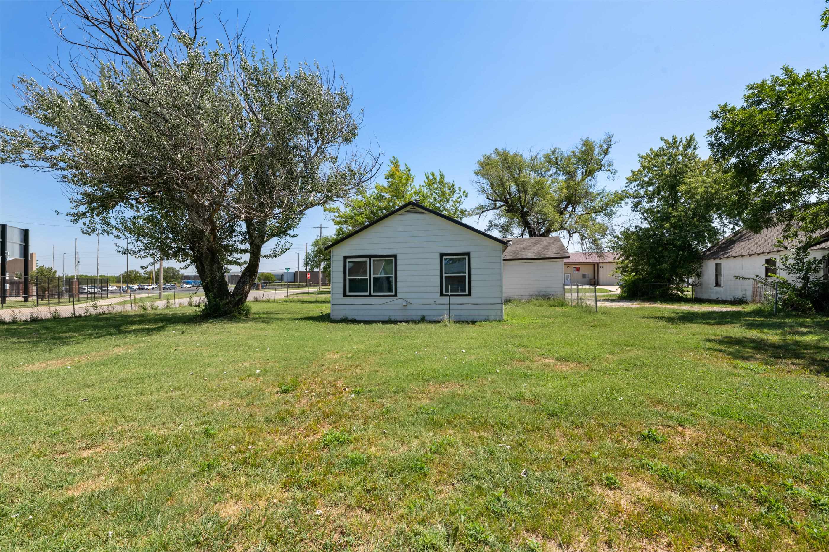 1645 N Main Property Photo 31