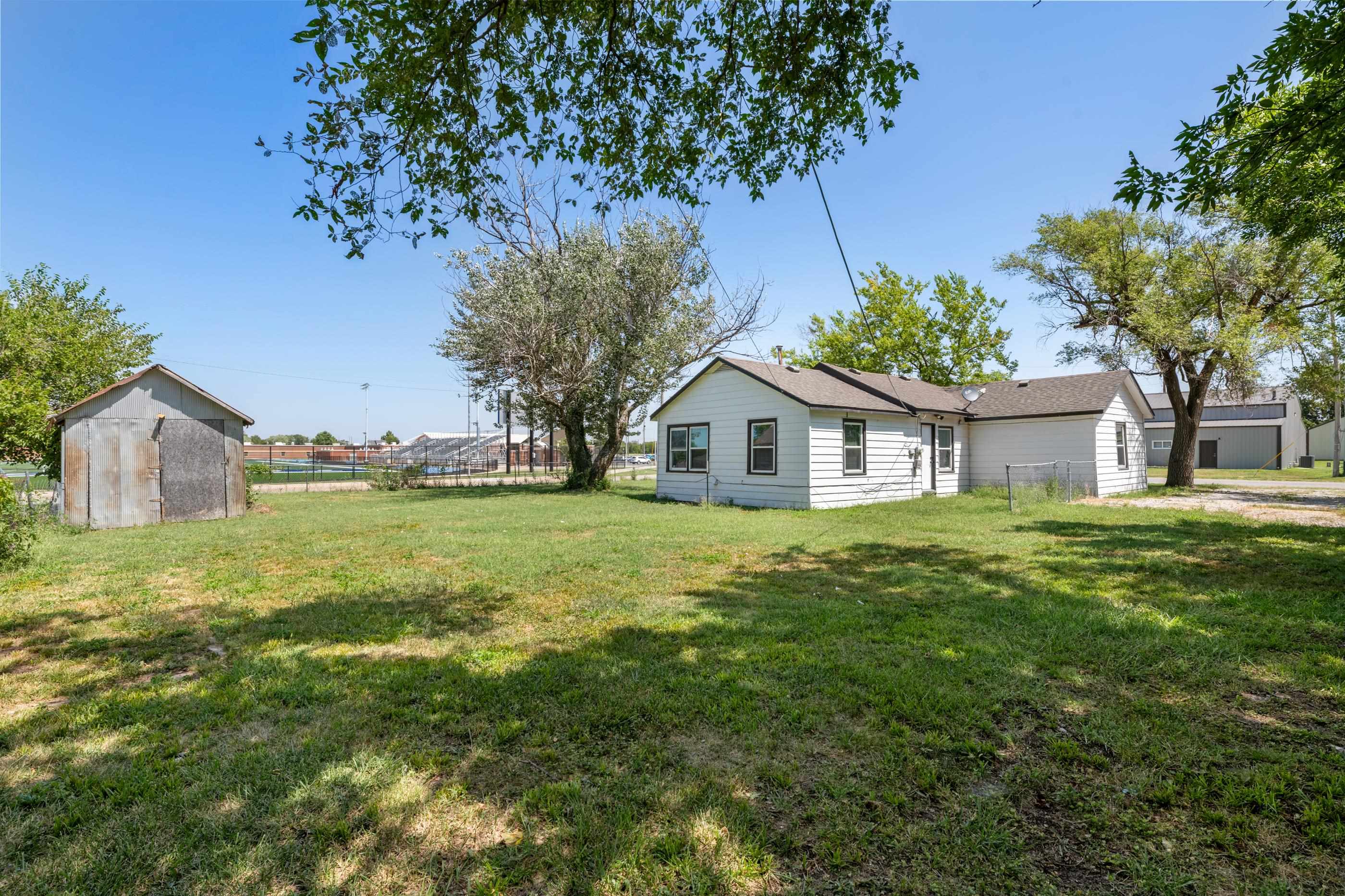 1645 N Main Property Photo 32