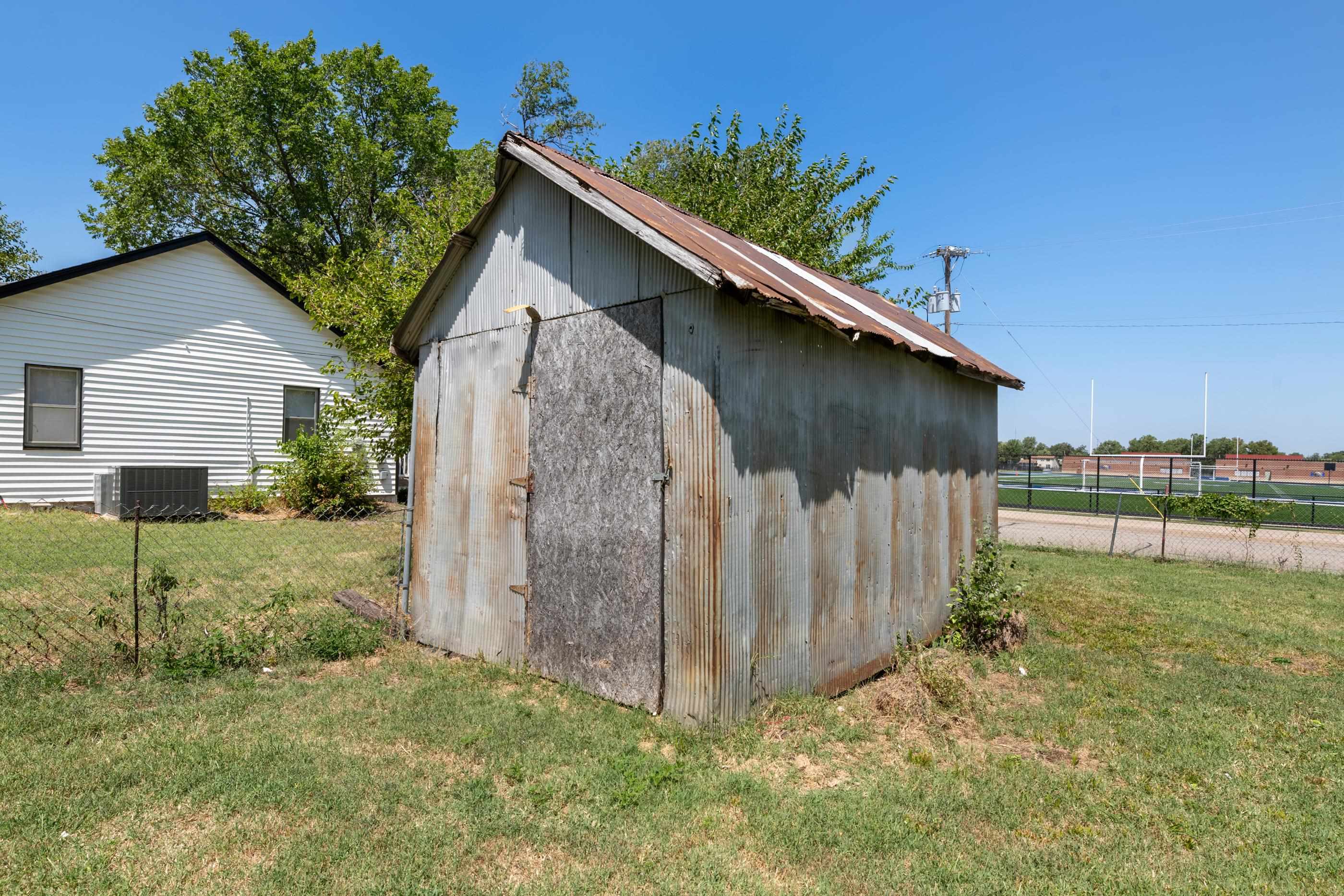 1645 N Main Property Photo 35