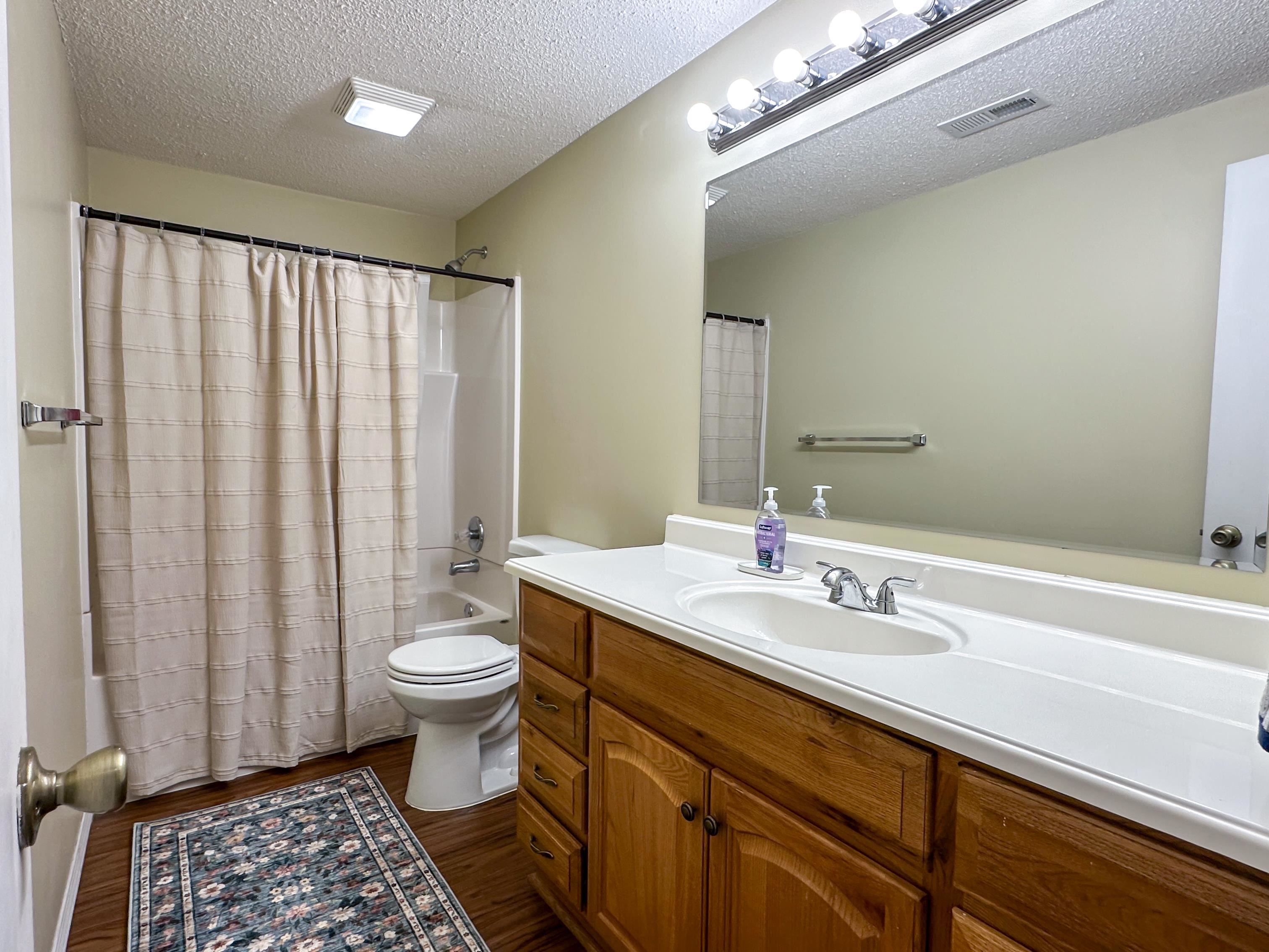242 N Young St. Property Photo 8