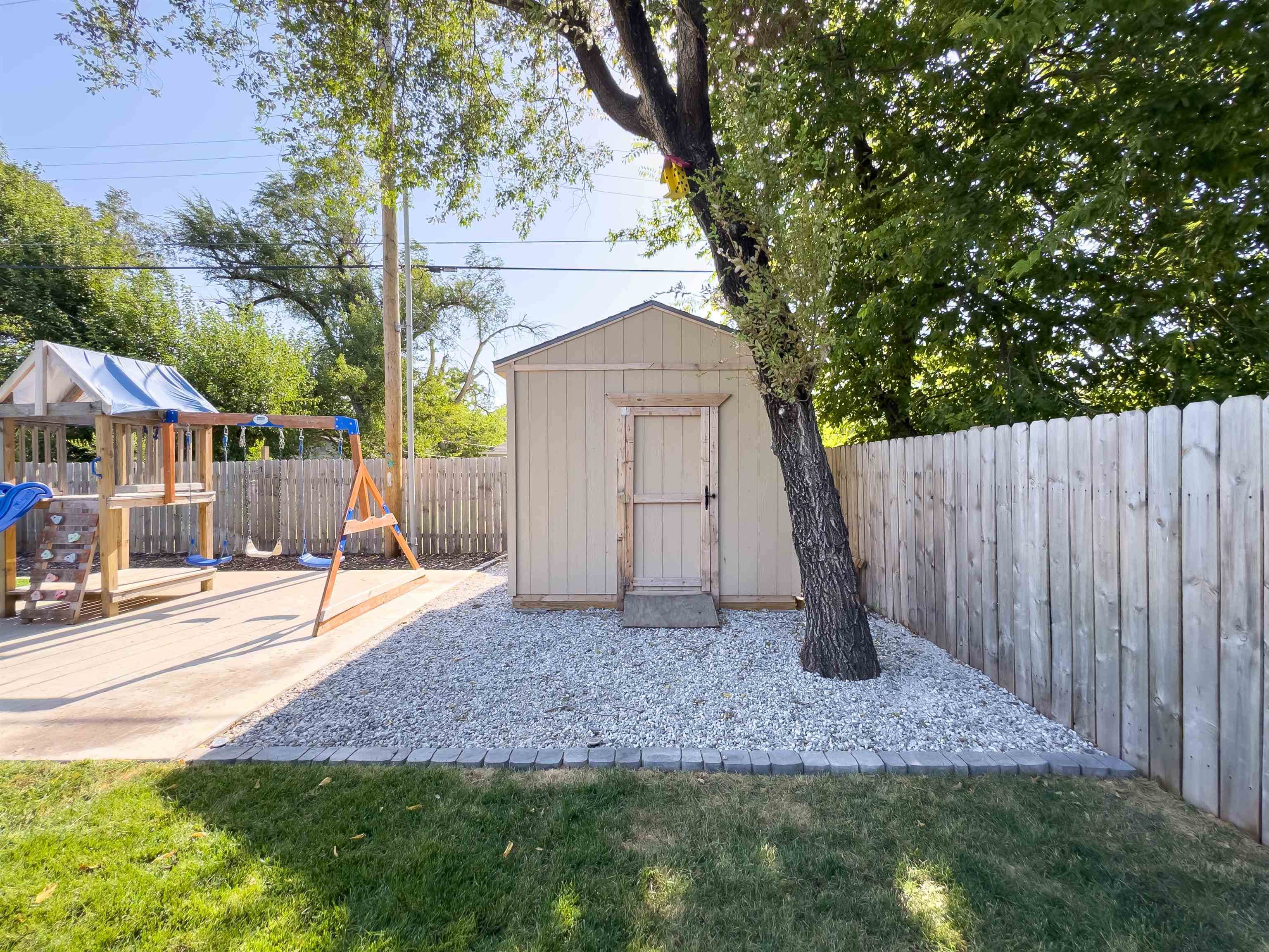242 N Young St. Property Photo 17