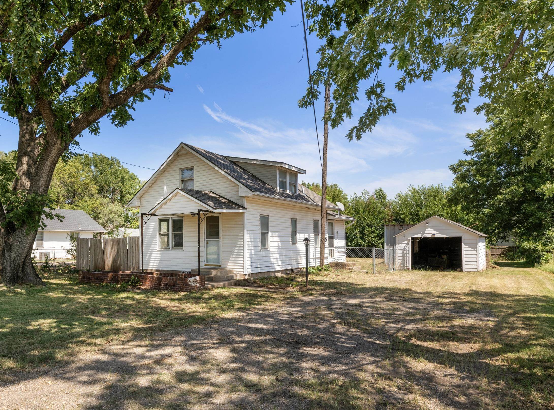 1304 S High Property Photo 1