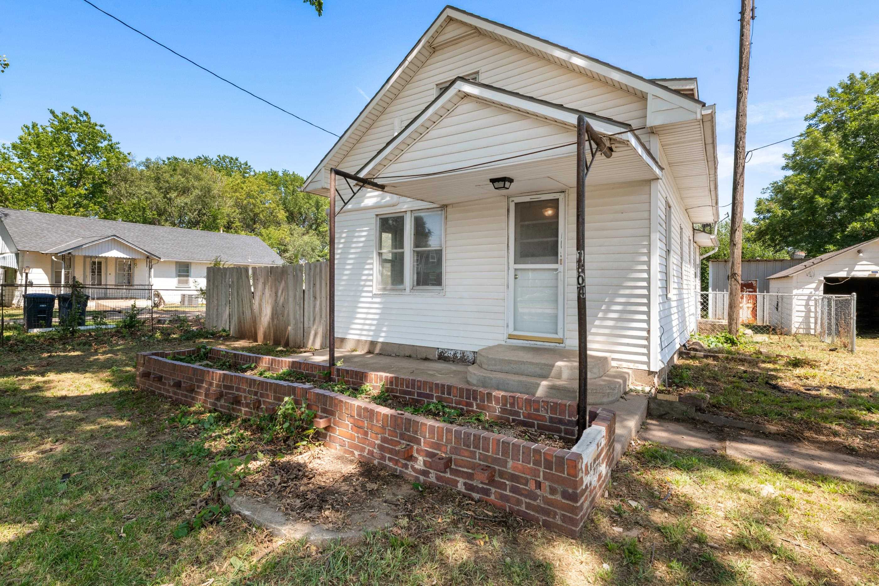 1304 S High Property Photo 2