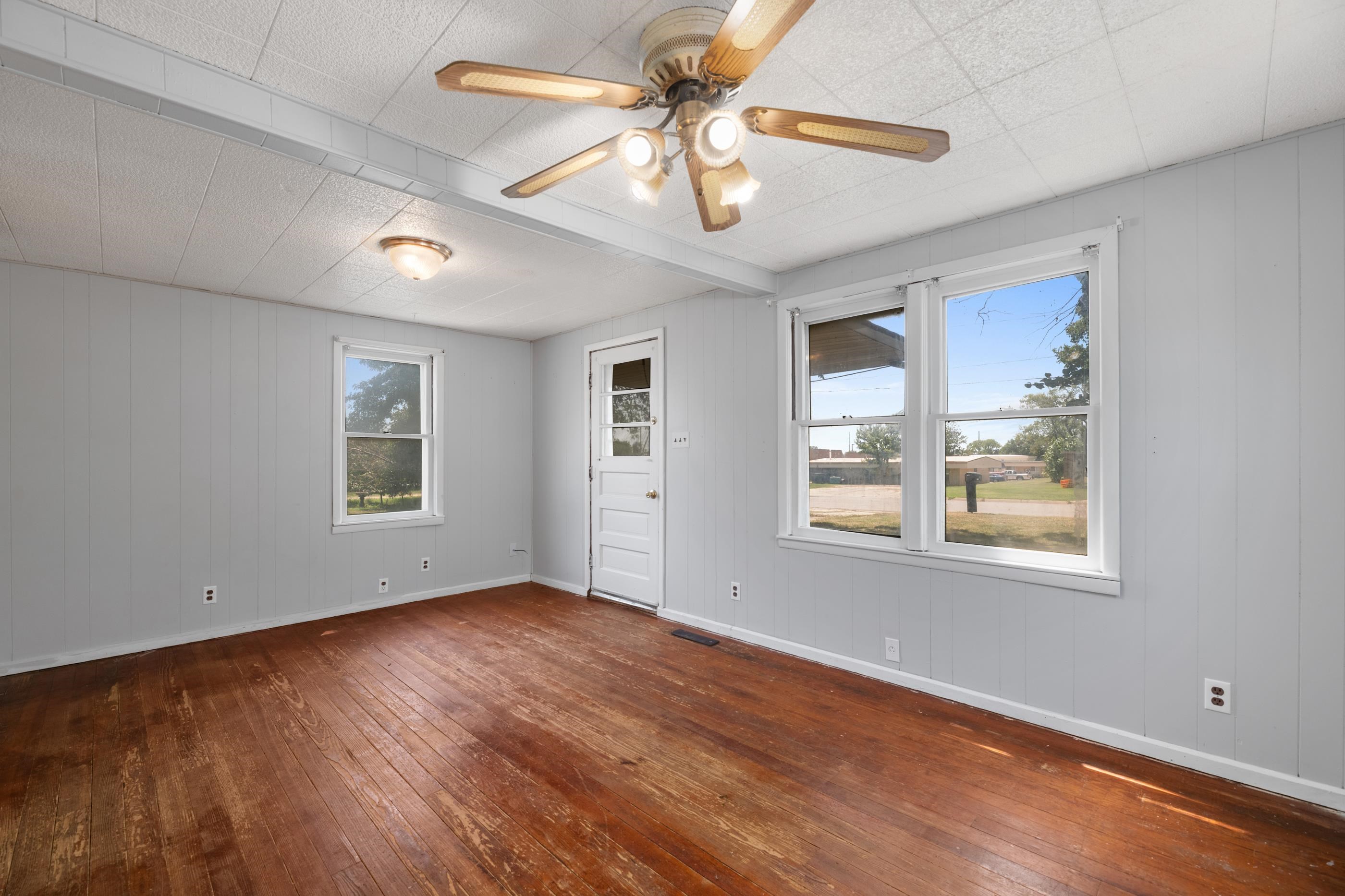 1304 S High Property Photo 4