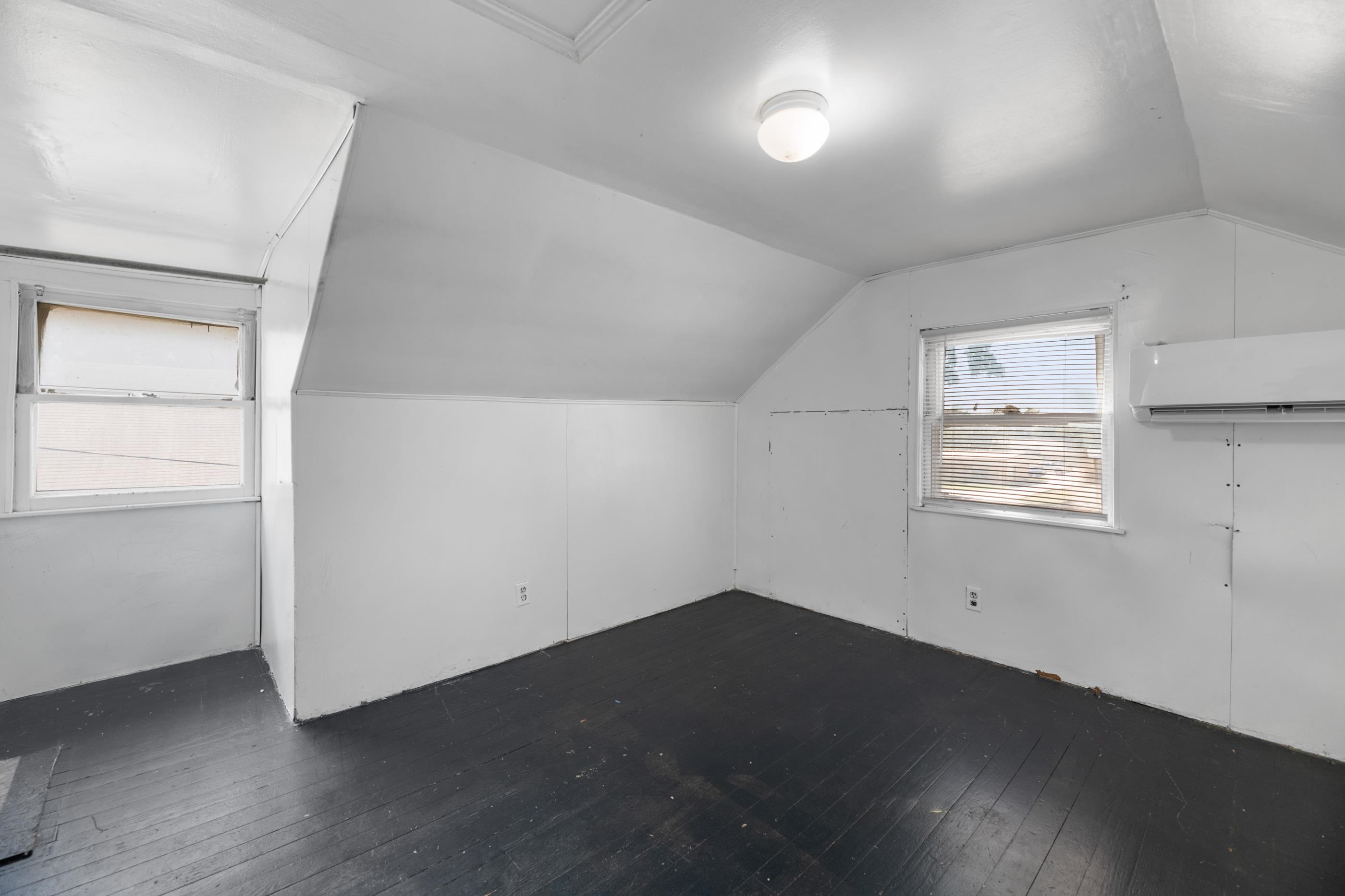 1304 S High Property Photo 13