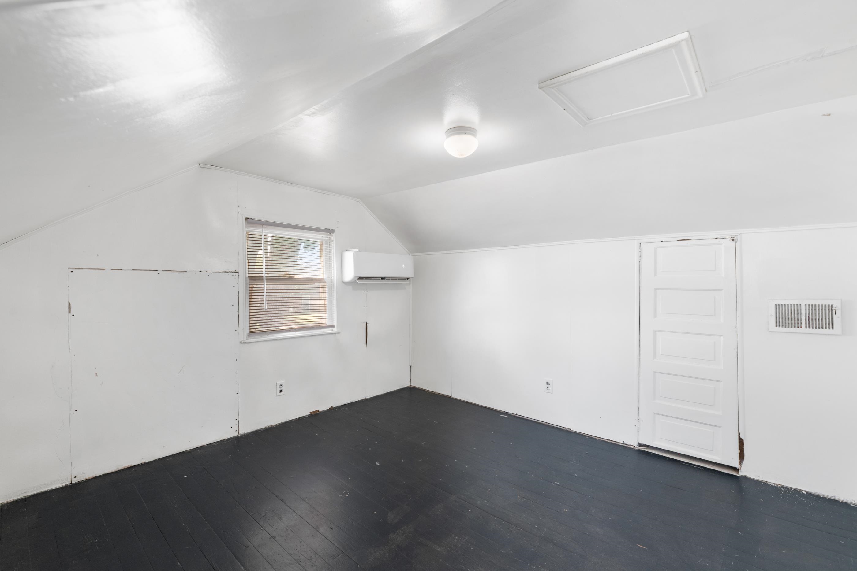 1304 S High Property Photo 15