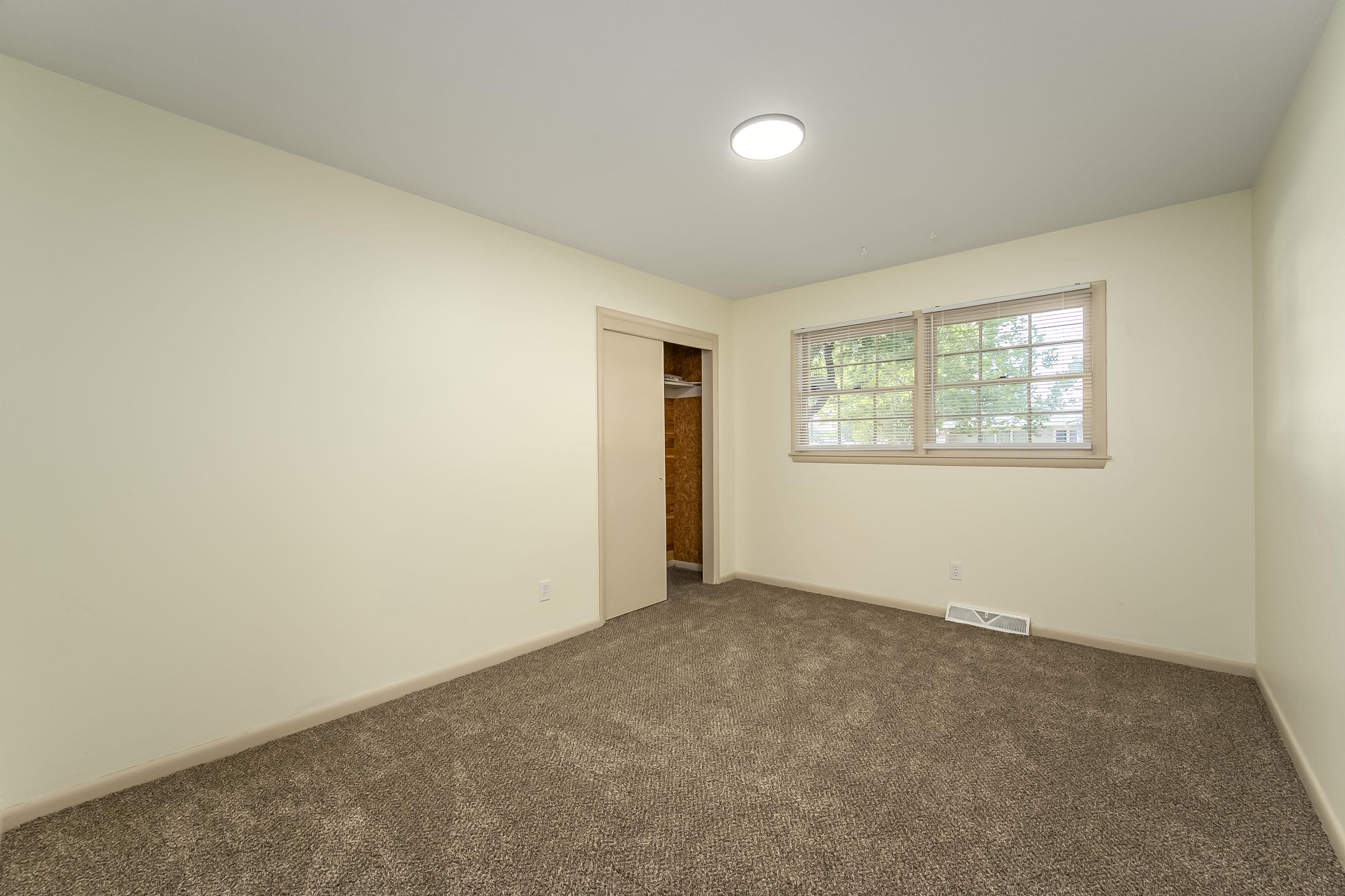 8001 E Willowbrook Rd Property Photo 15