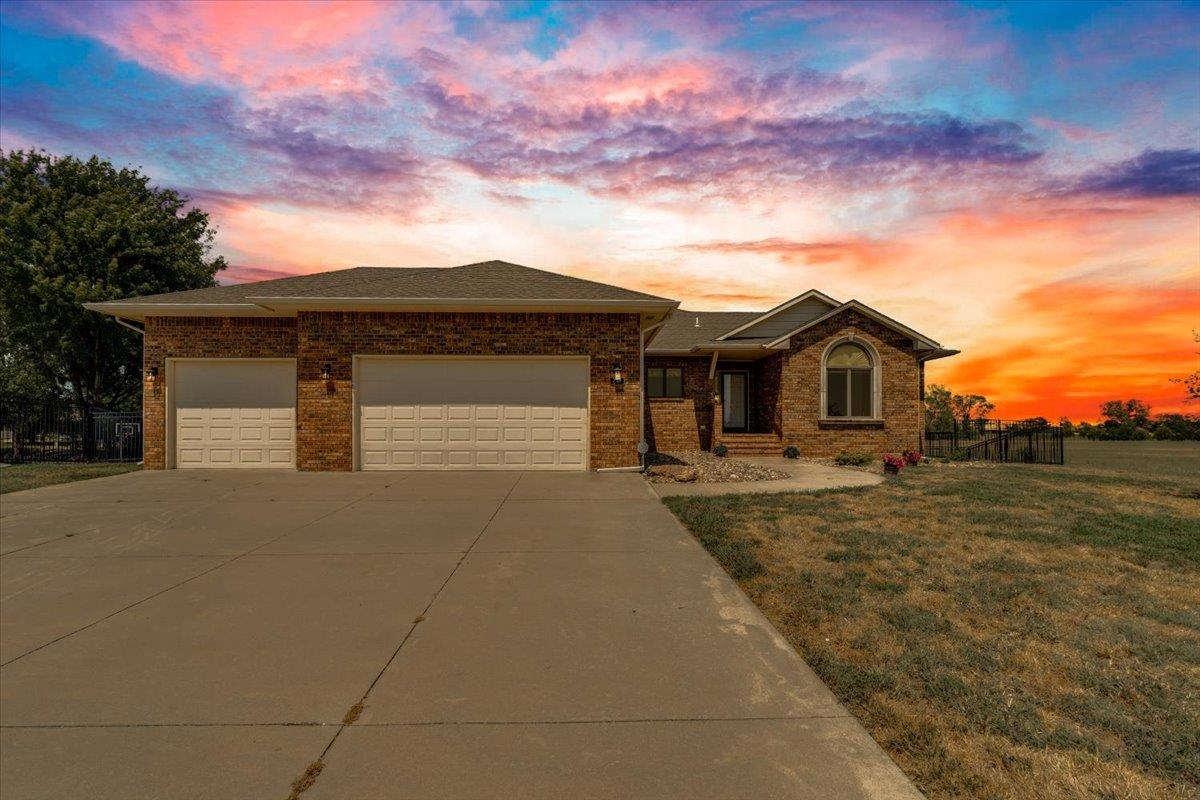 718 22nd Property Photo 1