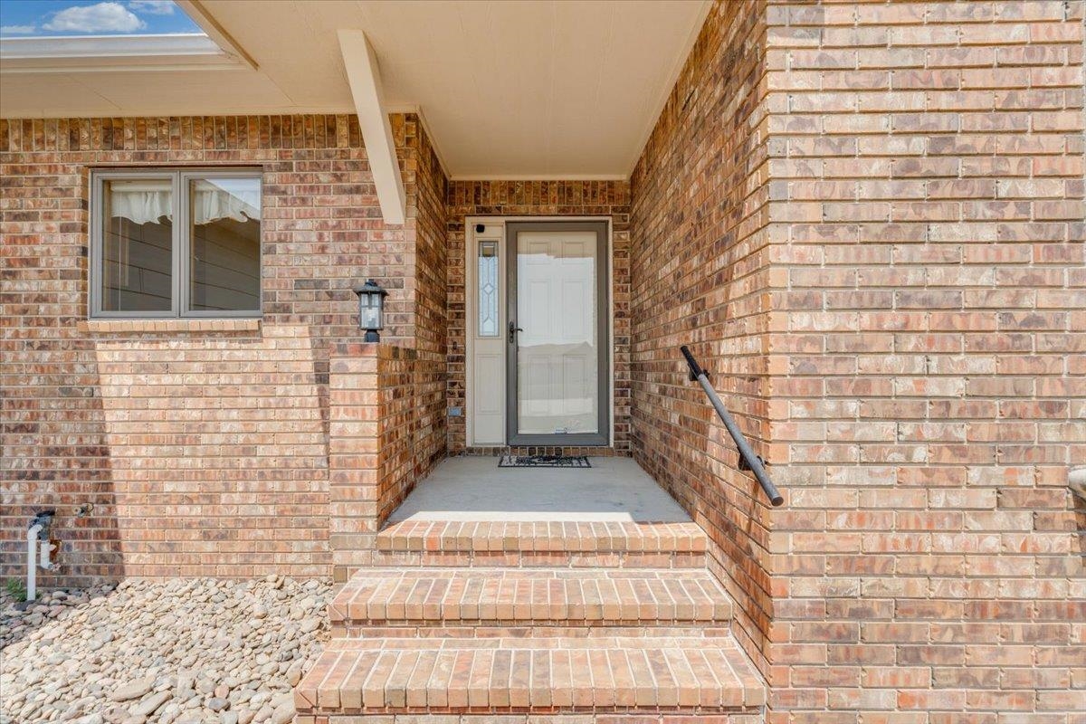 718 22nd Property Photo 3