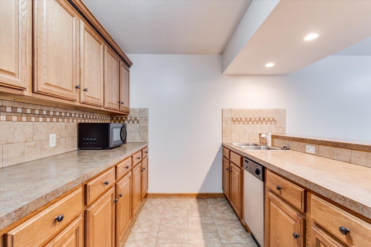 718 22nd Property Photo 30