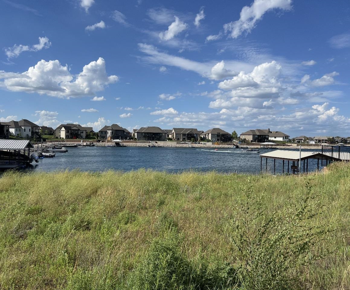 4524 W Shoreline