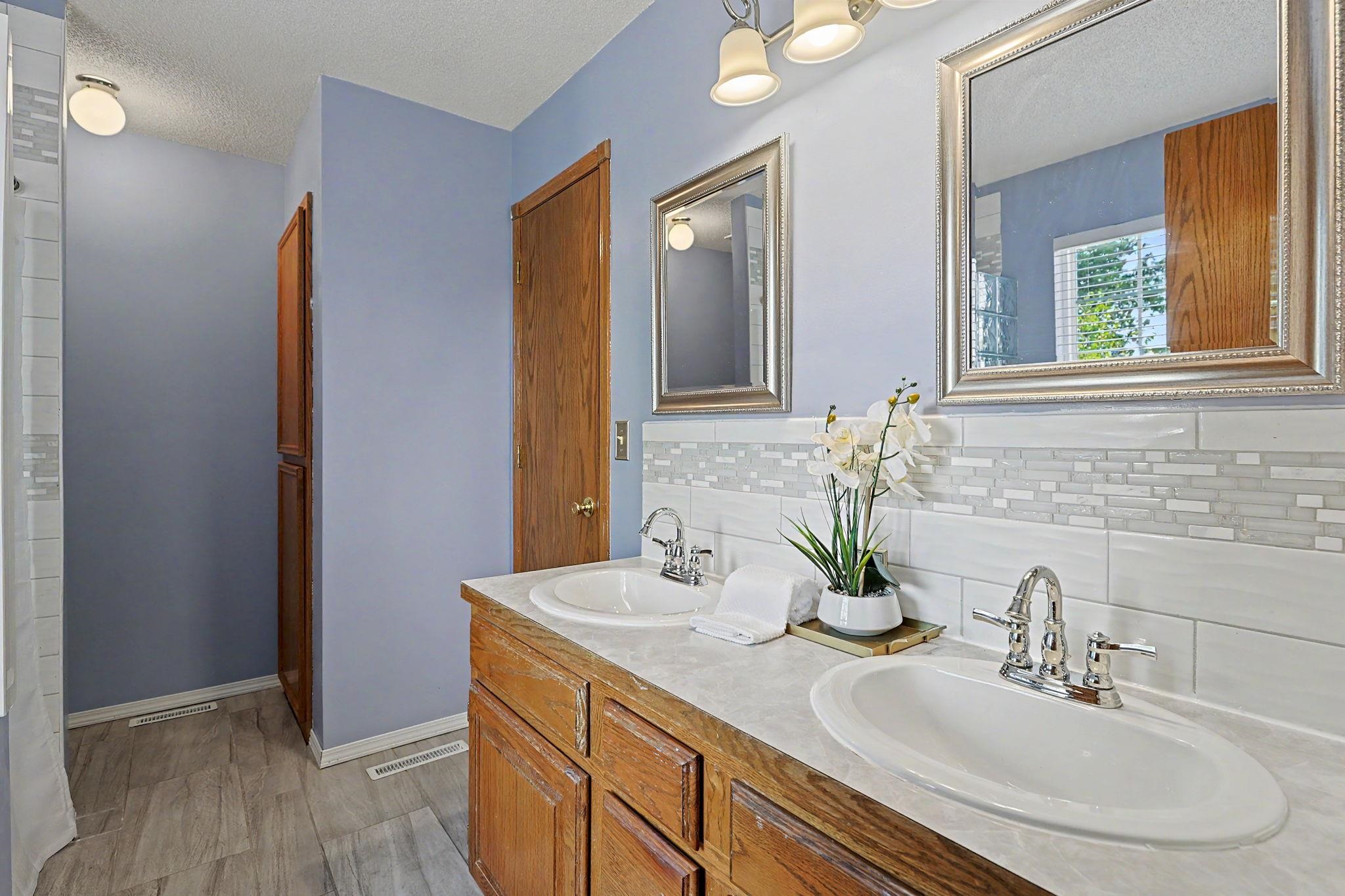 2933 N Parkwood Ct. Property Photo 11