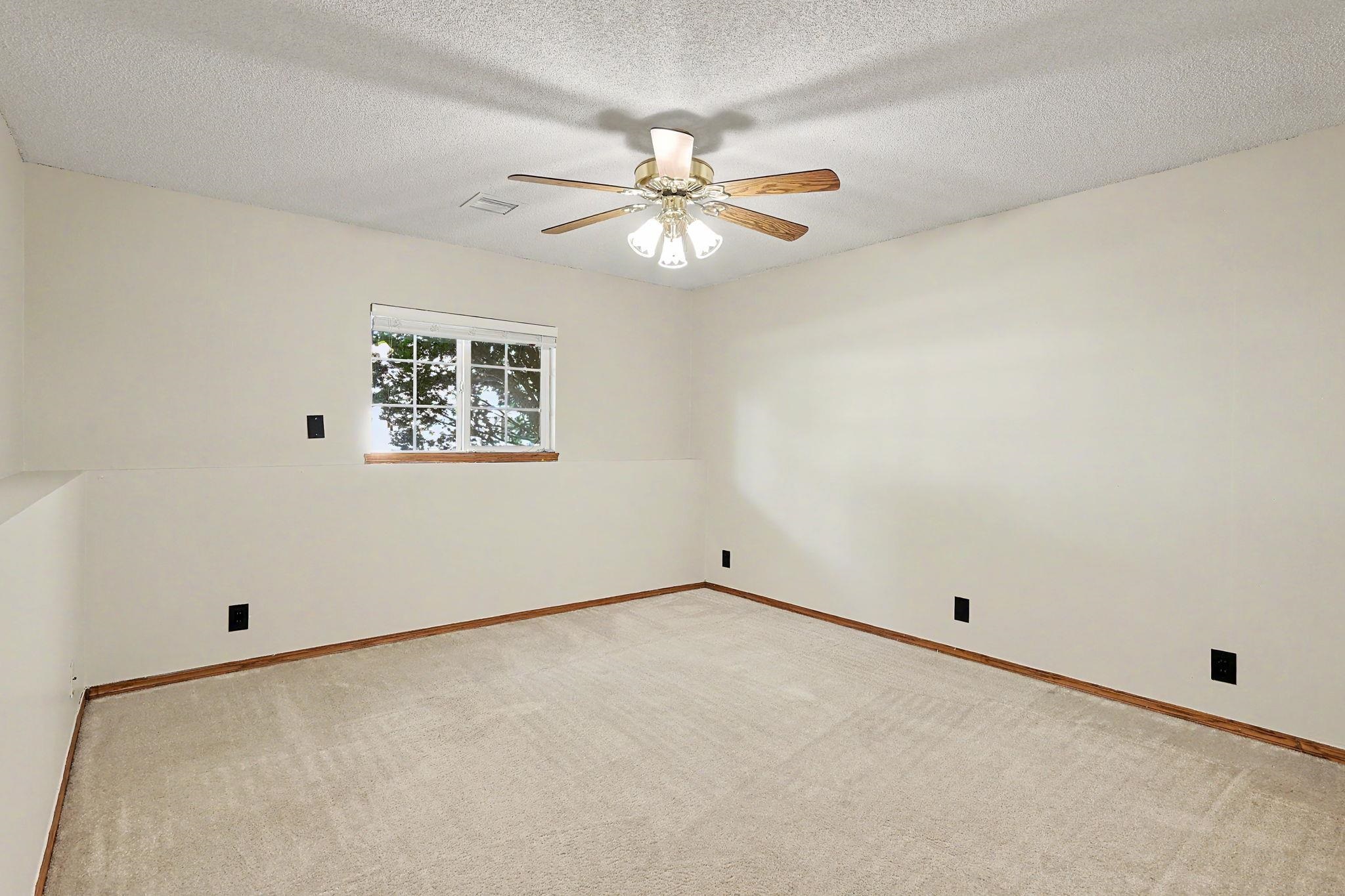 2933 N Parkwood Ct. Property Photo 20