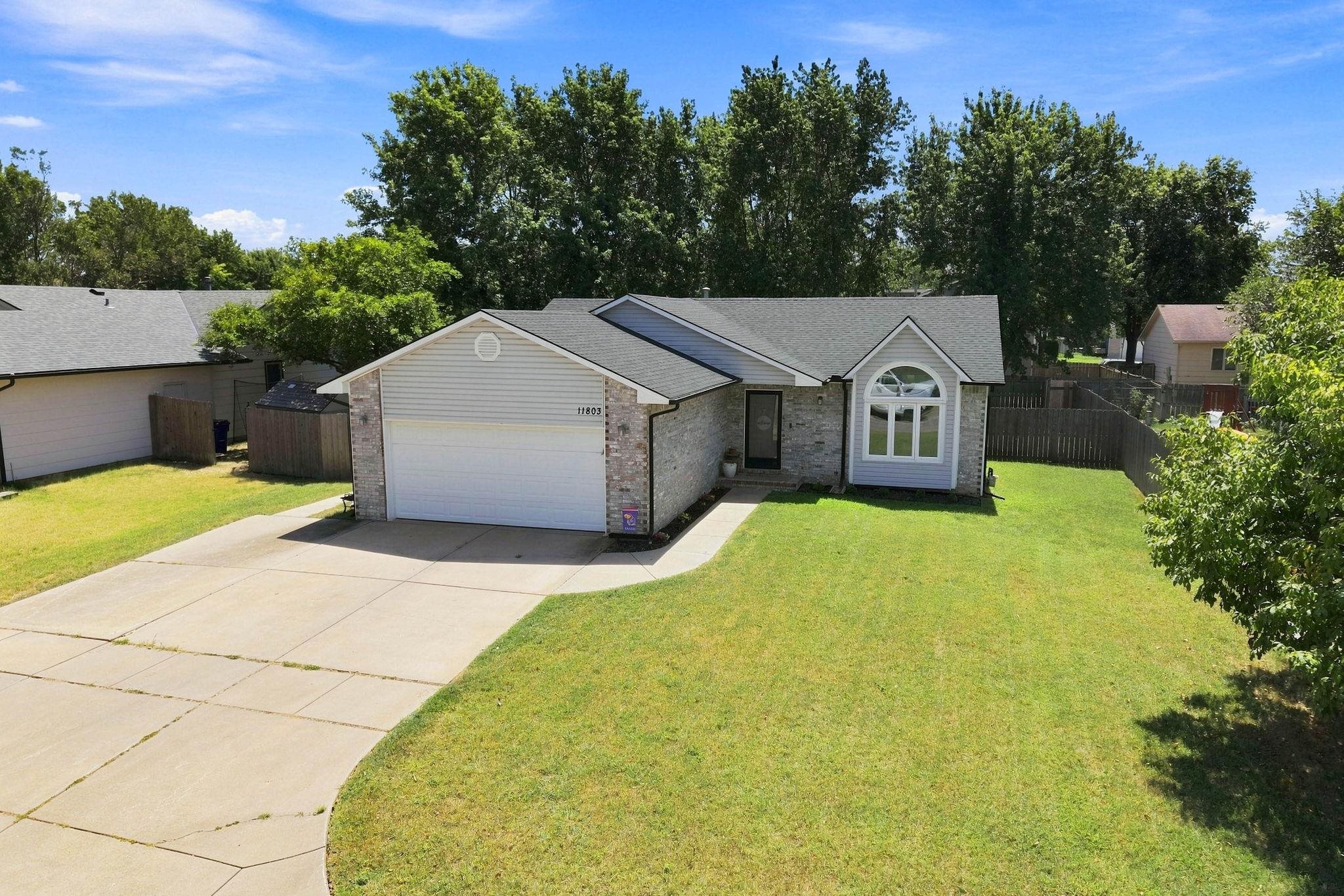 11803 W Murdock Ave Property Photo 2