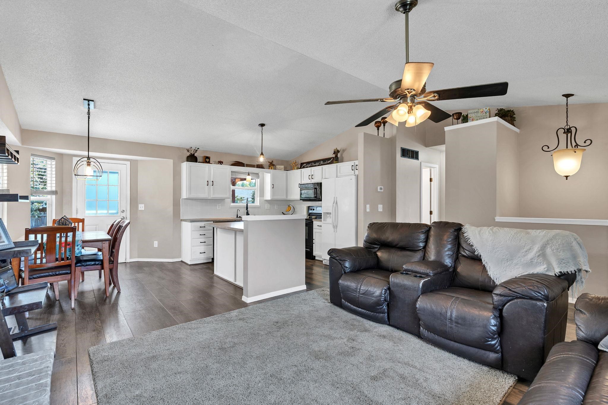 1730 E Winterset Circle Property Photo 7