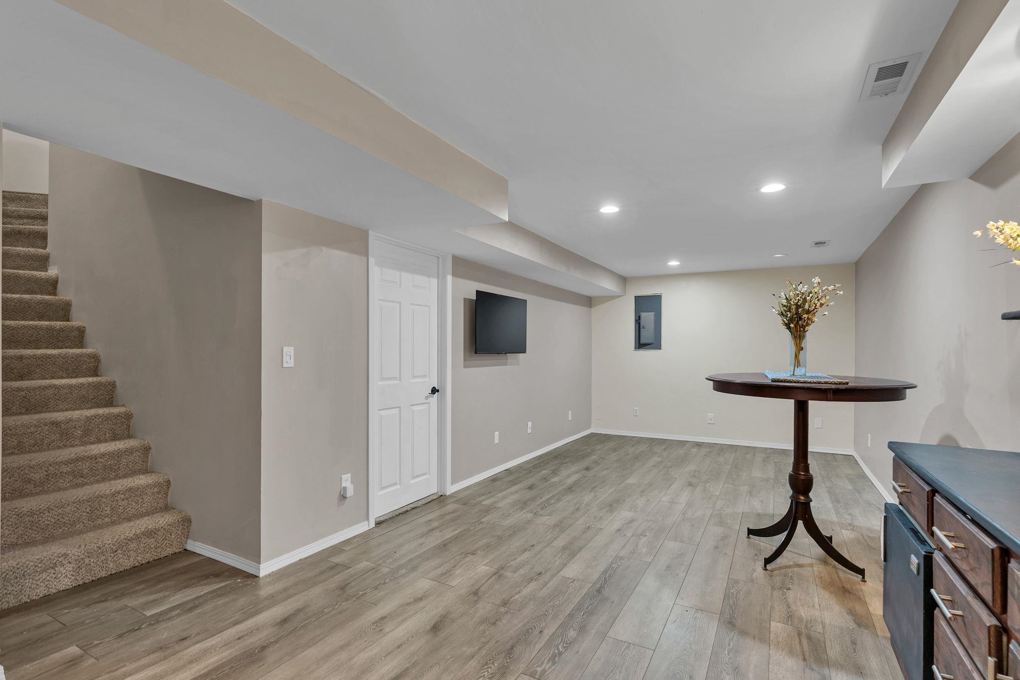 1730 E Winterset Circle Property Photo 19
