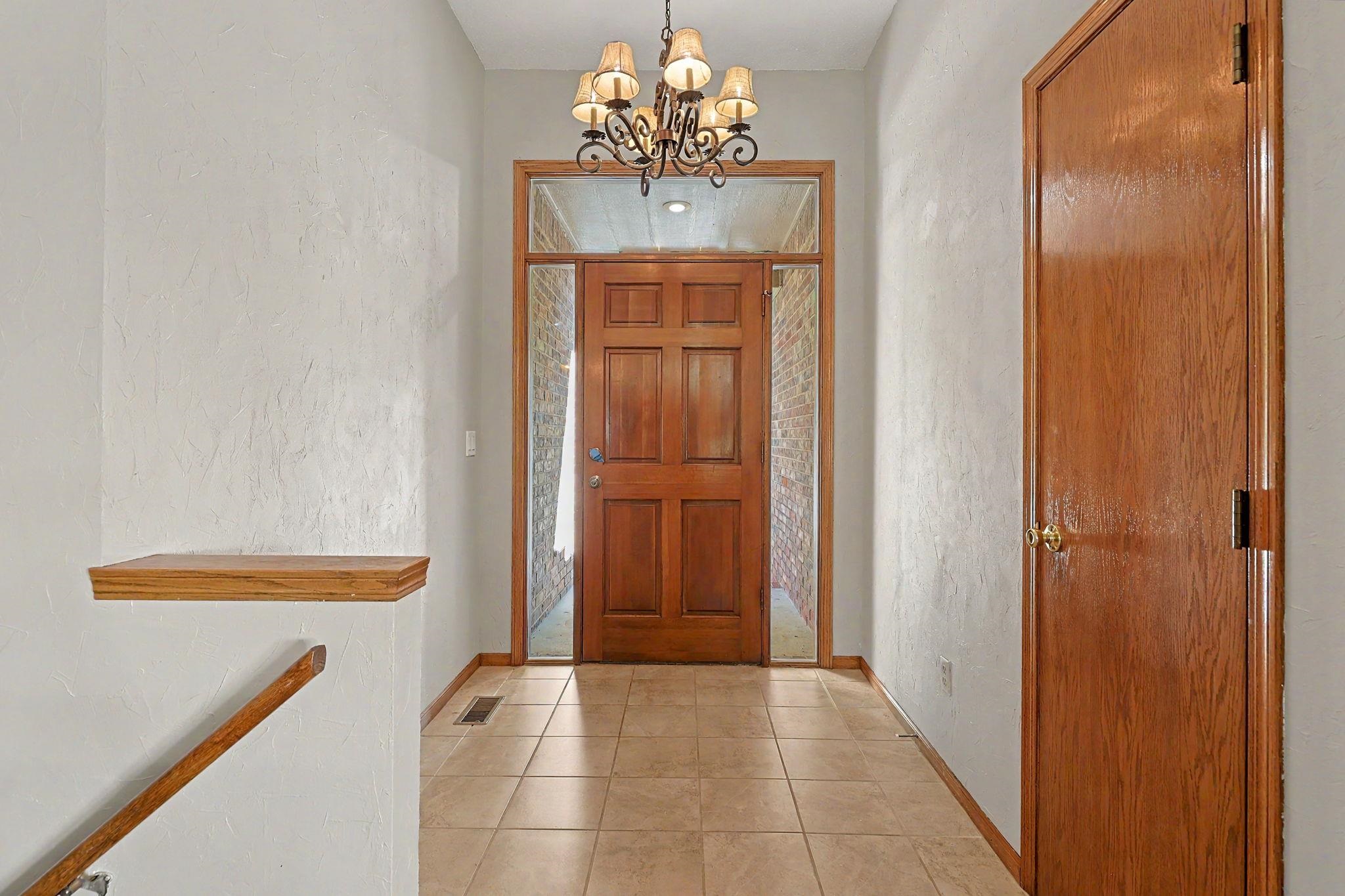 301 N Pinecrest Pl Property Photo 2