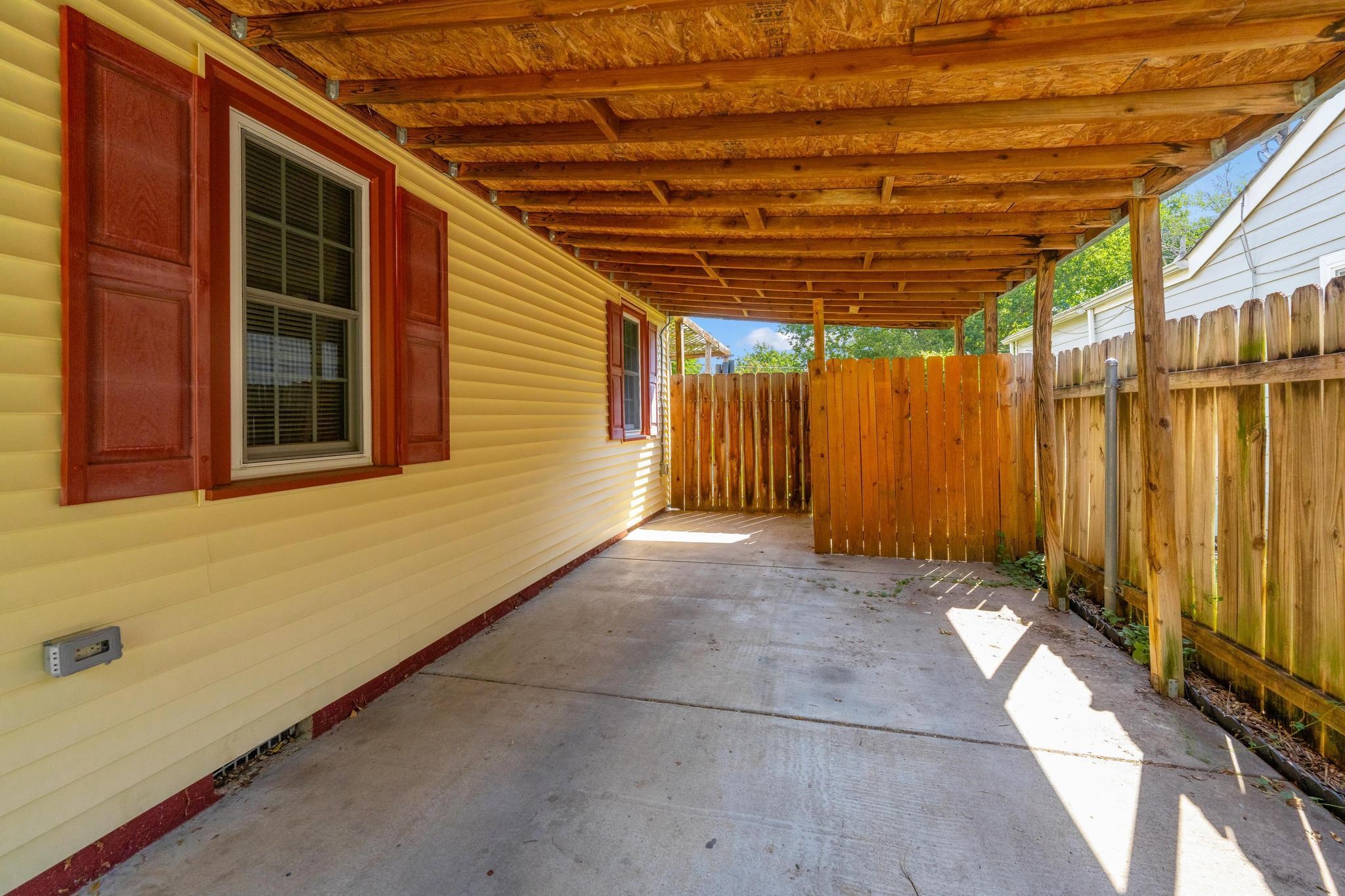 2432 S Pattie Property Photo 3