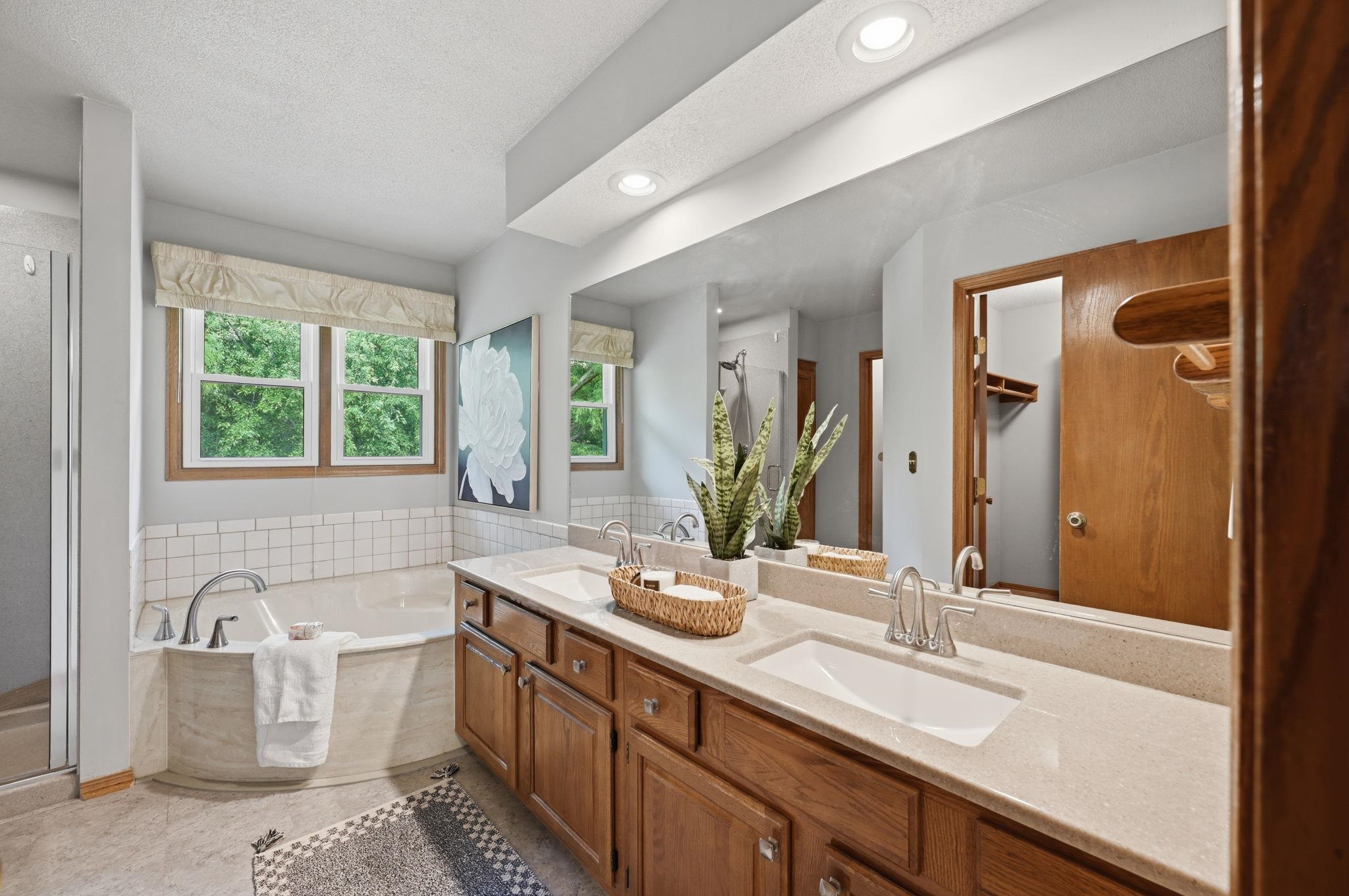 2335 N Stoneybrook Ct Property Photo 17