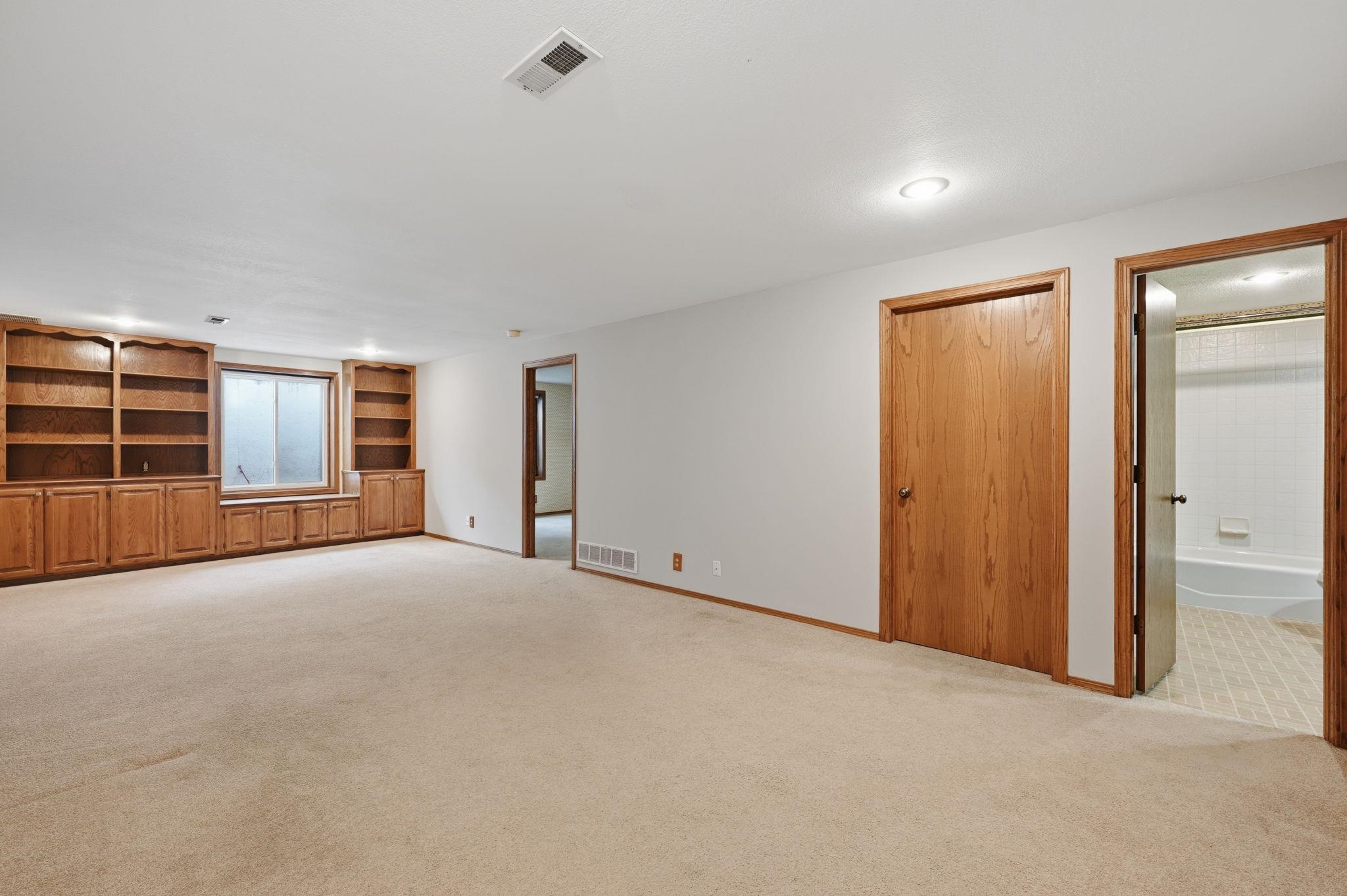 2335 N Stoneybrook Ct Property Photo 22