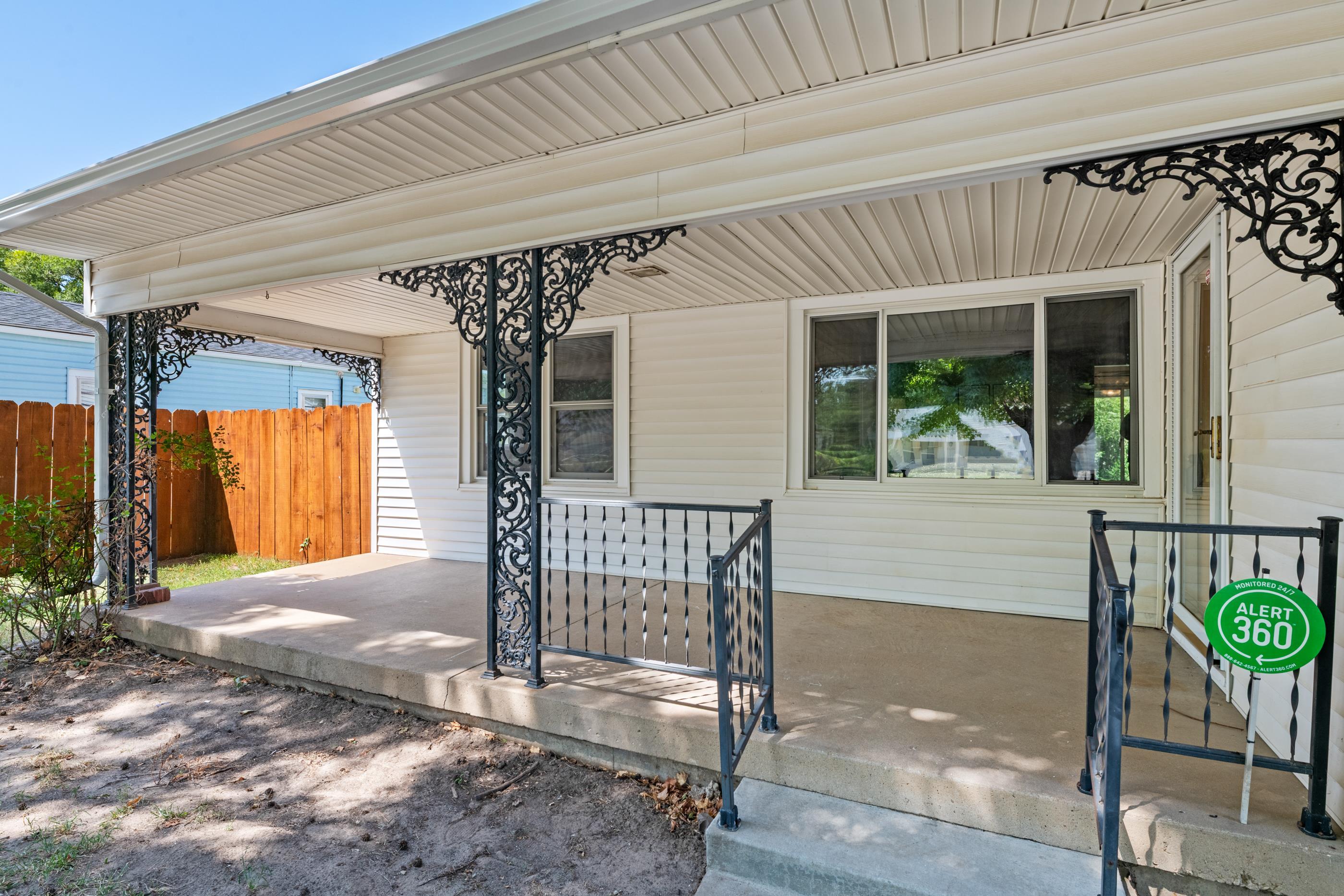 2617 N Erie Property Photo 6
