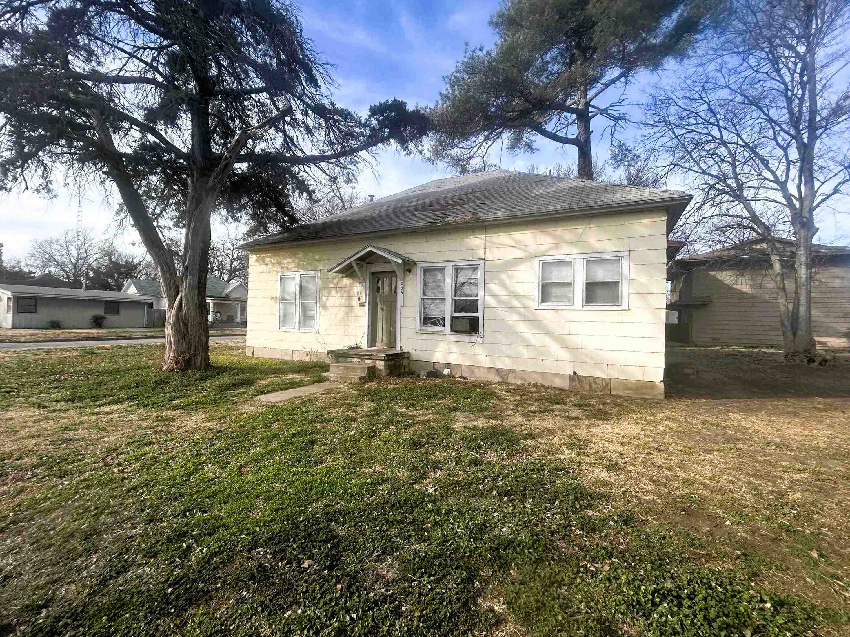 603 N C St Property Photo 1