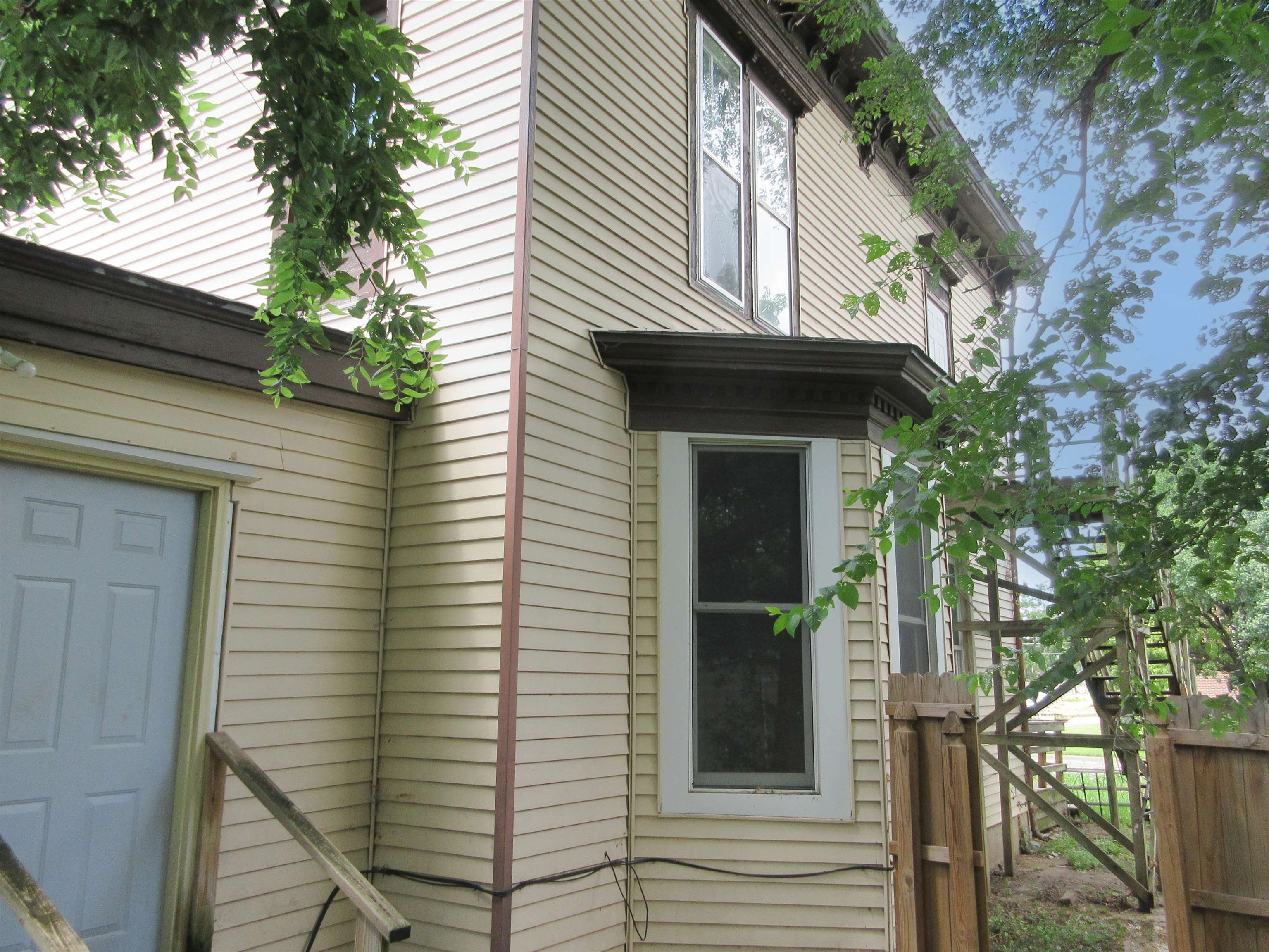 645 S 3rd Ave. Property Photo 6