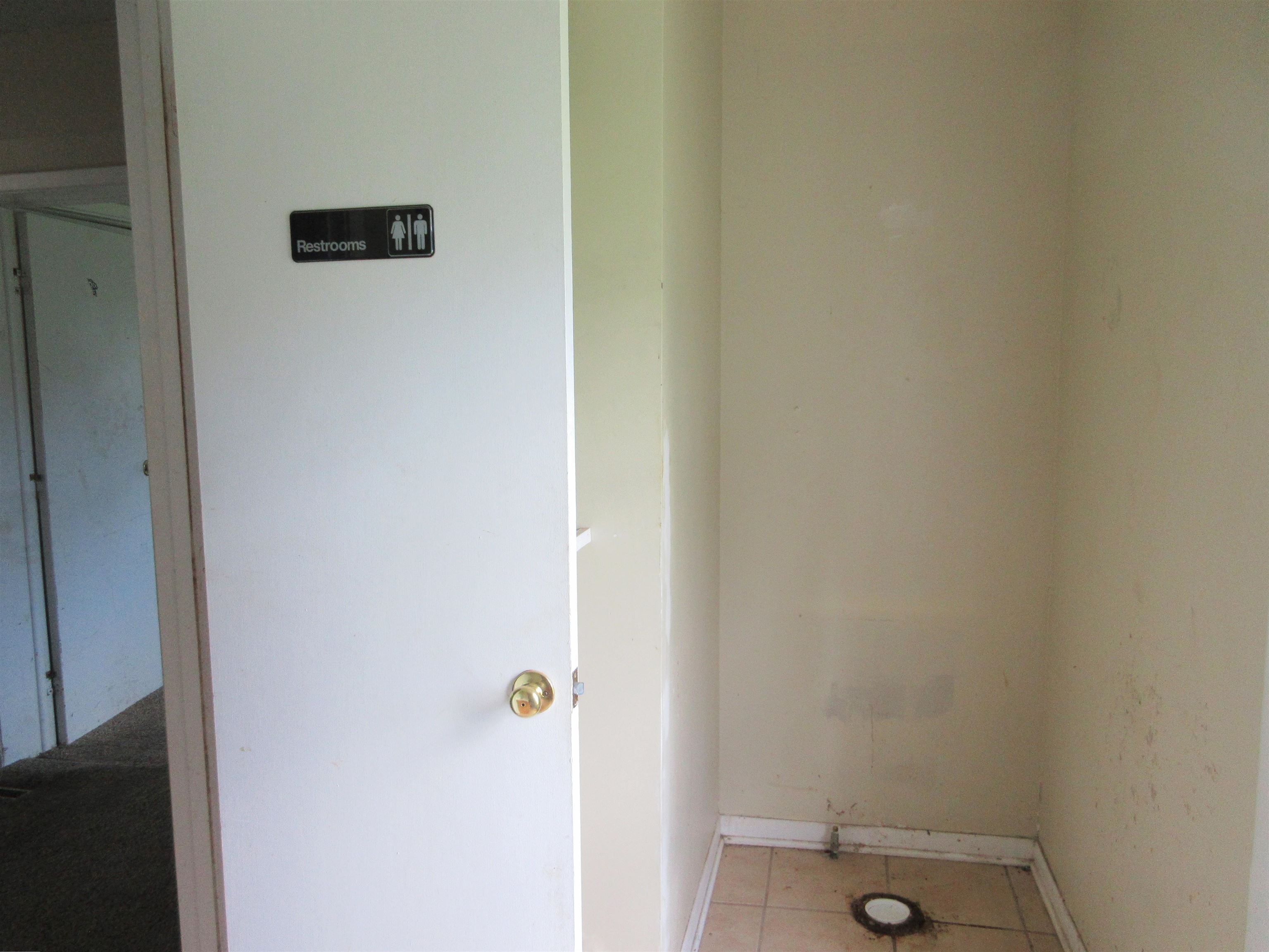 645 S 3rd Ave. Property Photo 17