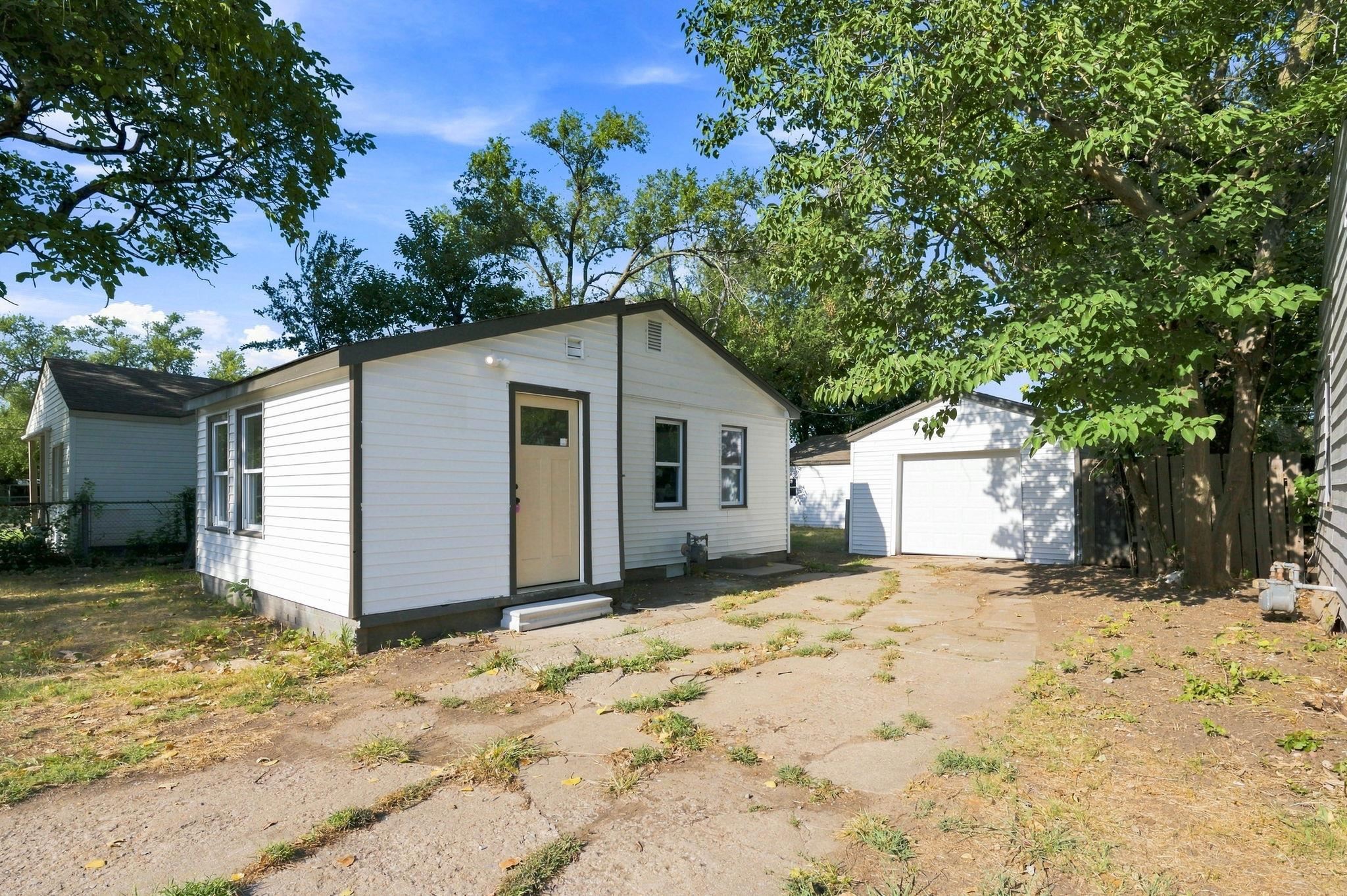 1527 S Sedgwick St Property Photo 2