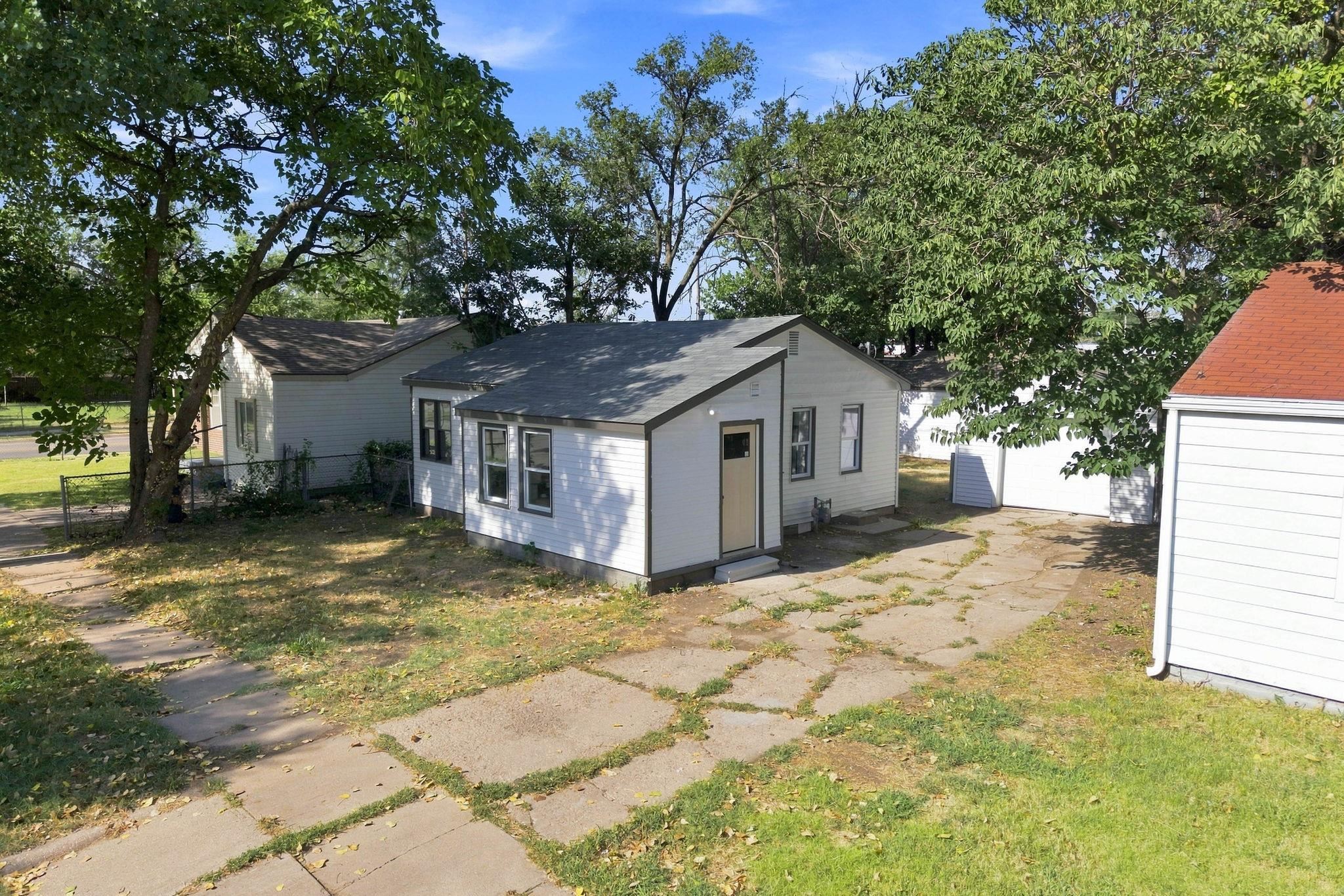 1527 S Sedgwick St Property Photo 3