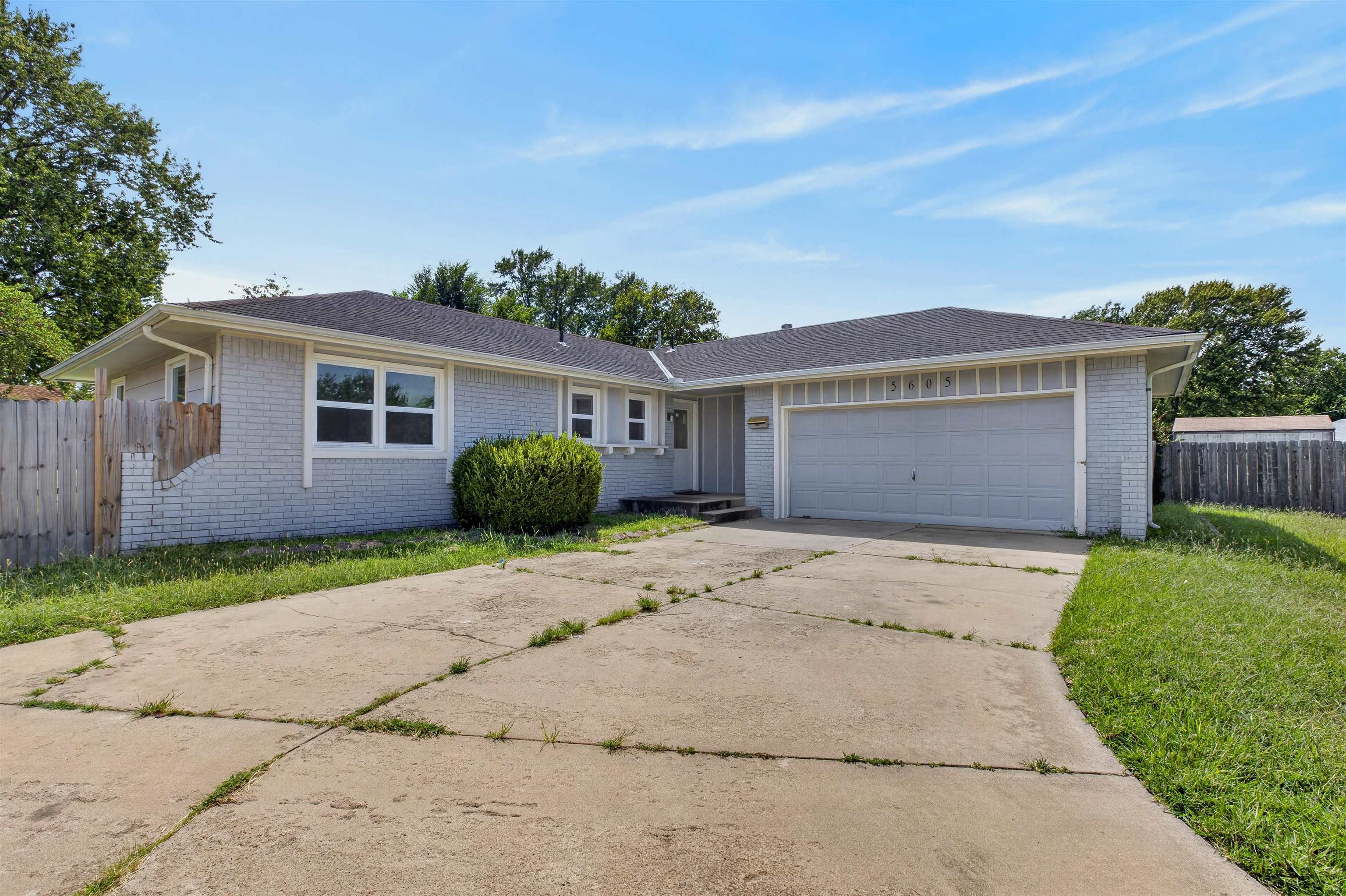 5605 E Shadybrook St Property Photo 1