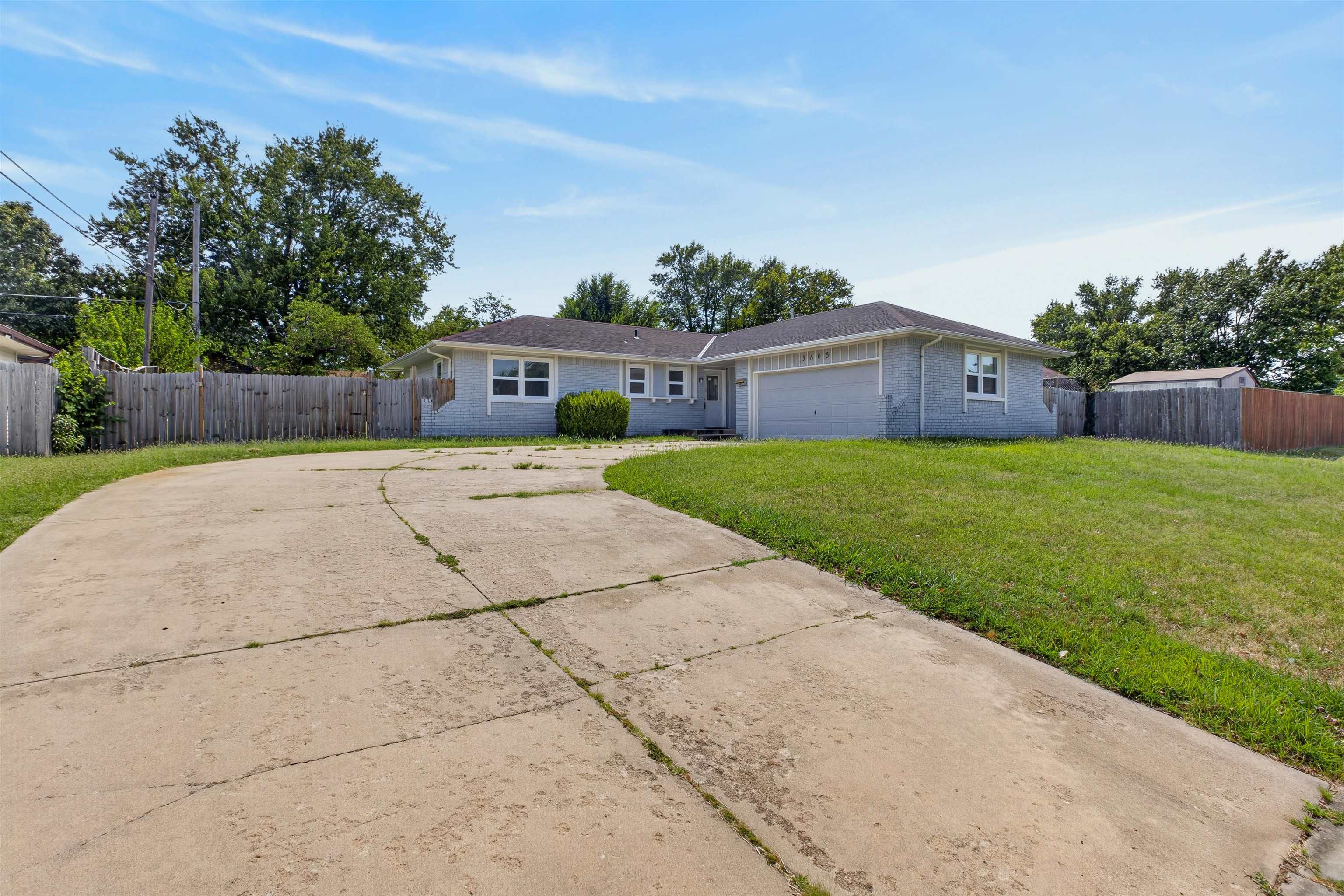 5605 E Shadybrook St Property Photo 2