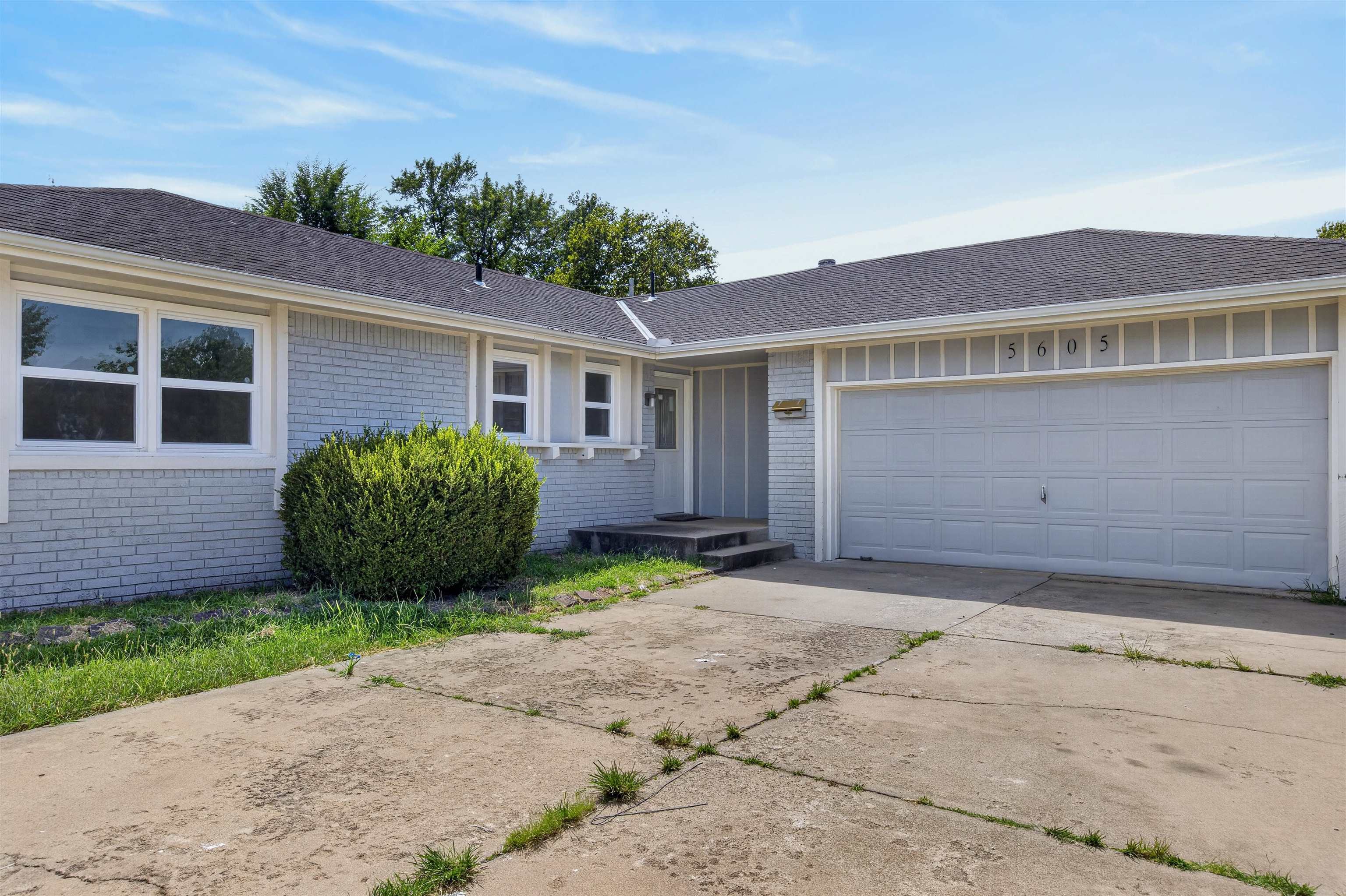 5605 E Shadybrook St Property Photo 3