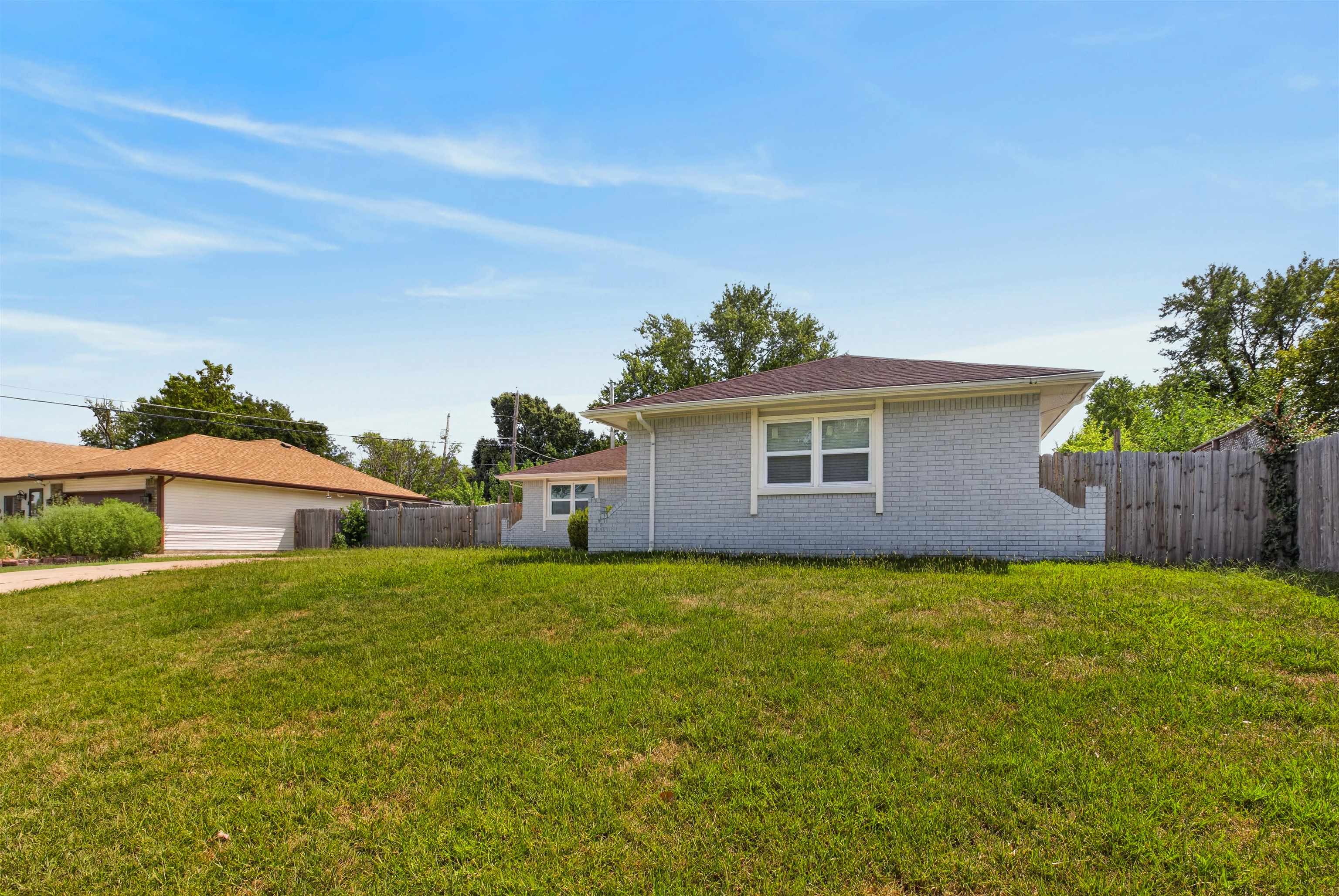 5605 E Shadybrook St Property Photo 4
