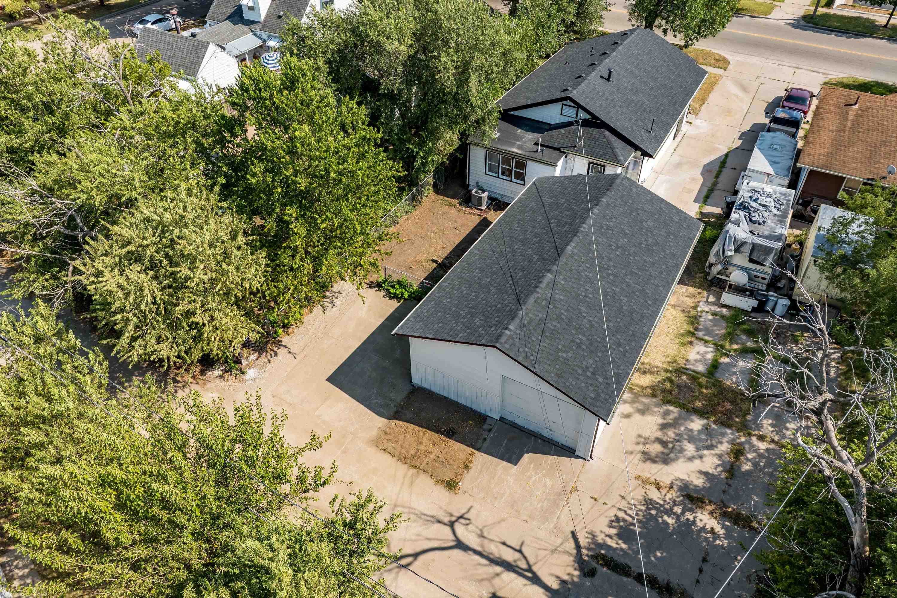 2614 W Douglas Ave Property Photo 3