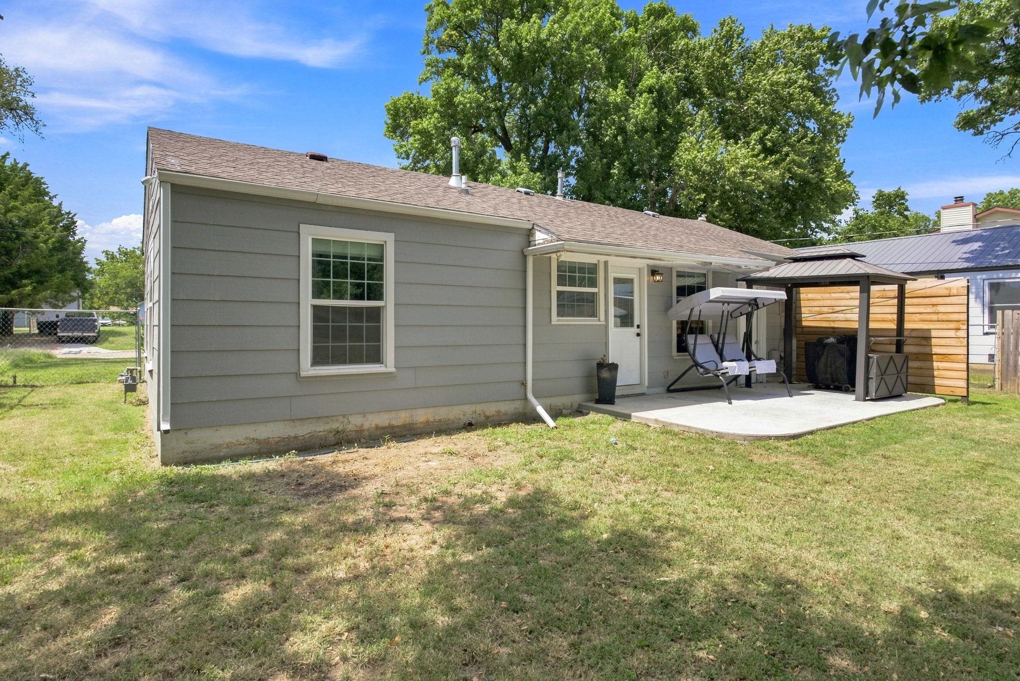 1136 S High St Property Photo 24