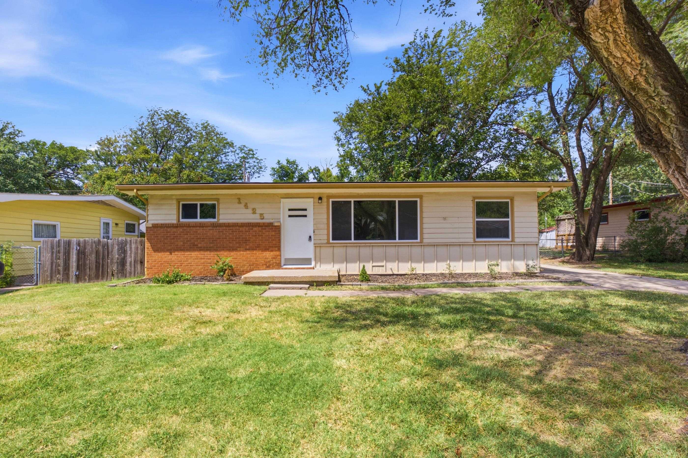 1425 N Georgie Ave Property Photo 1