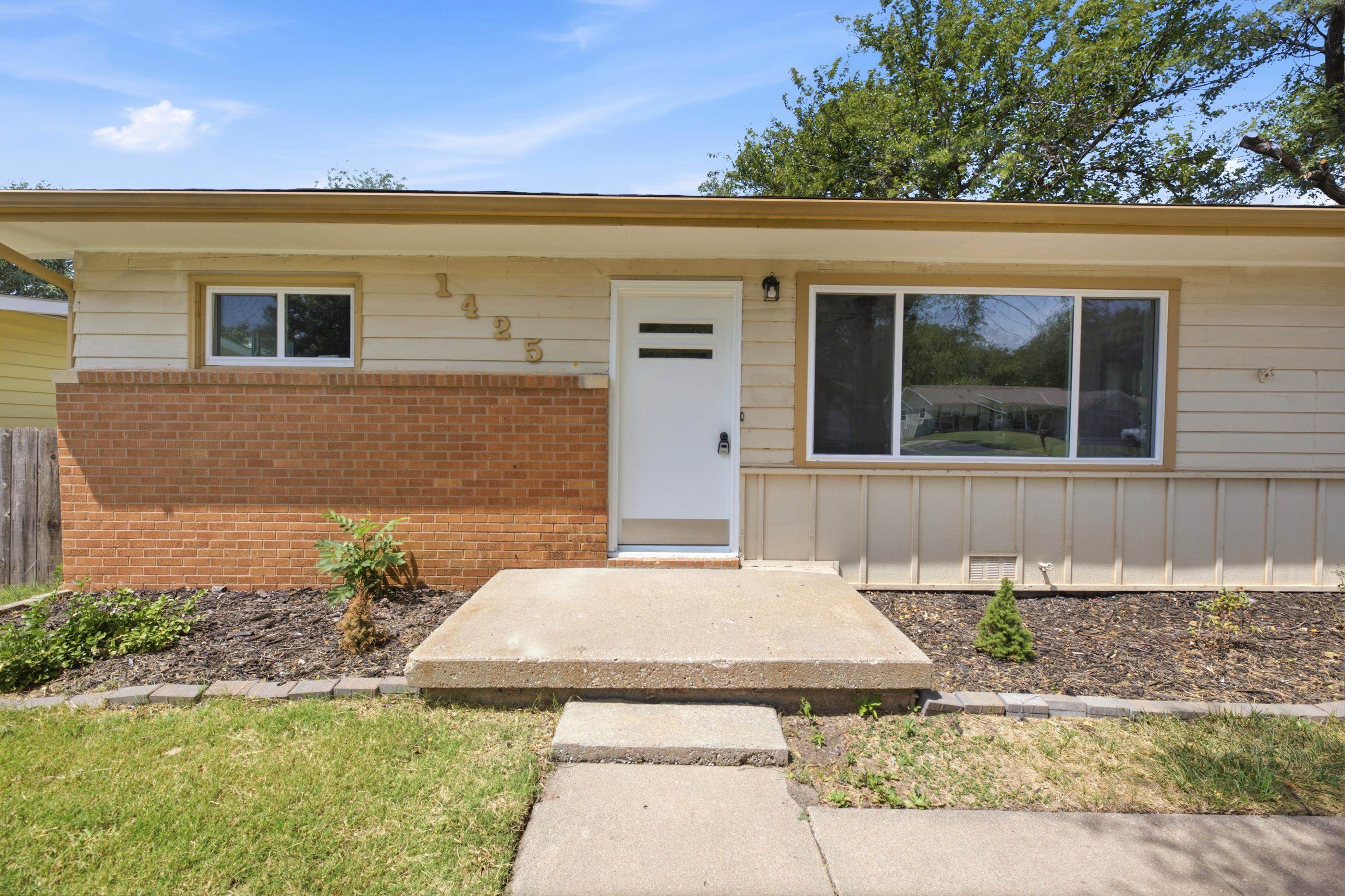 1425 N Georgie Ave Property Photo 1