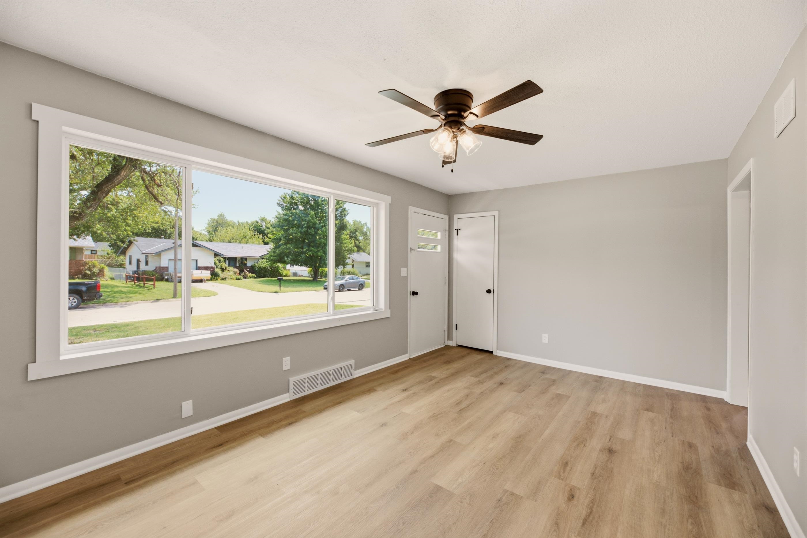 1425 N Georgie Ave Property Photo 4