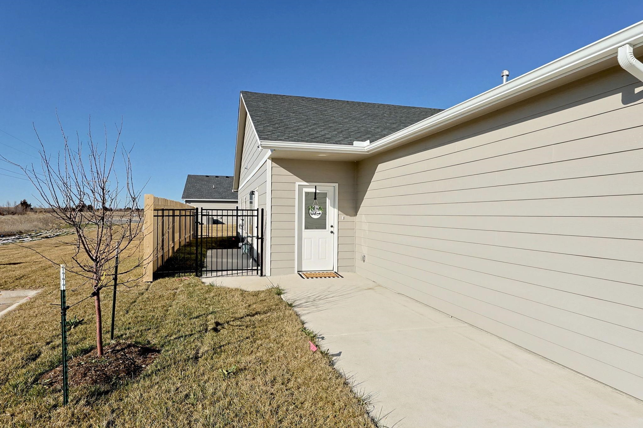 3821-3823 S Bluelake Ct Property Photo 2