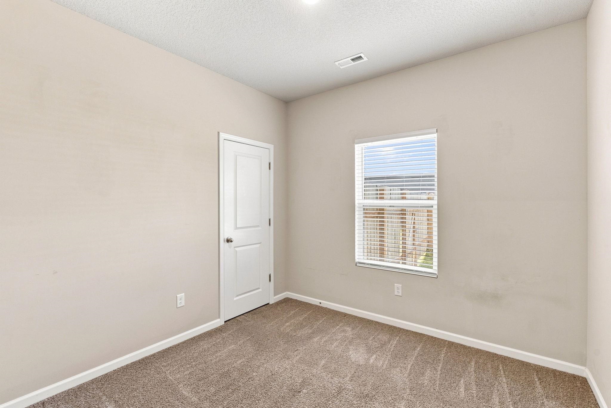 211 S Gatewood St Property Photo 17