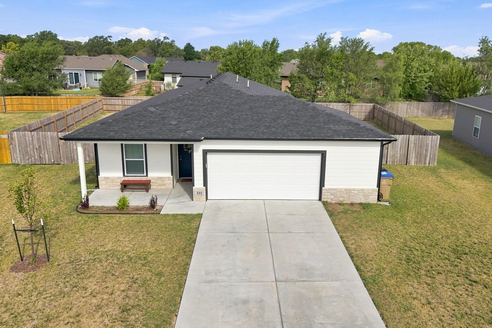 211 S Gatewood St Property Photo 30
