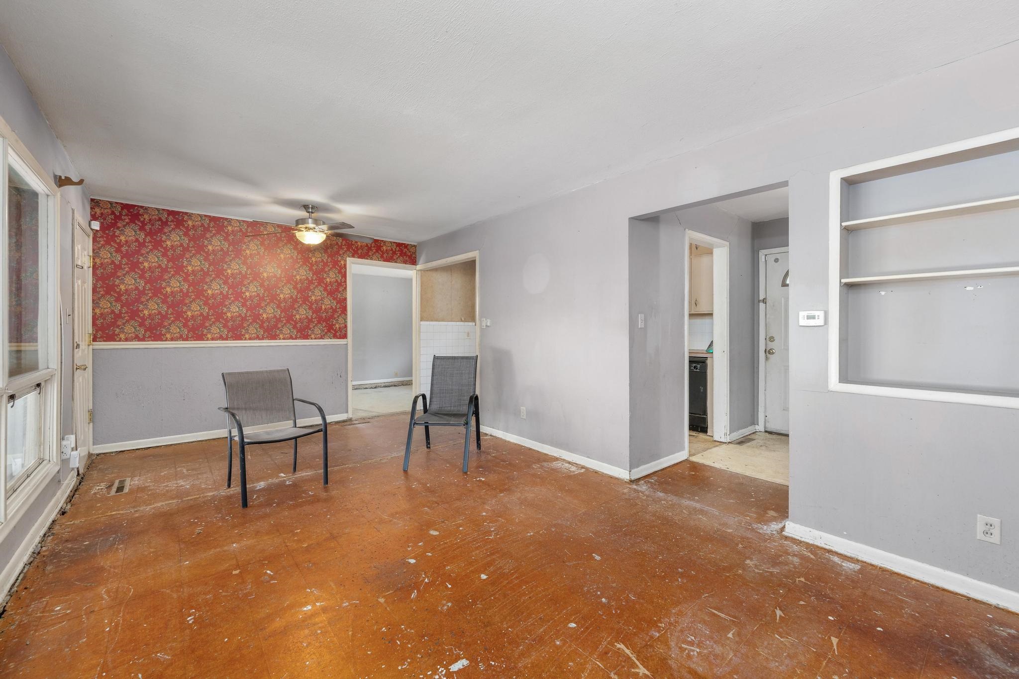 1037 Inverness Dr Property Photo 3