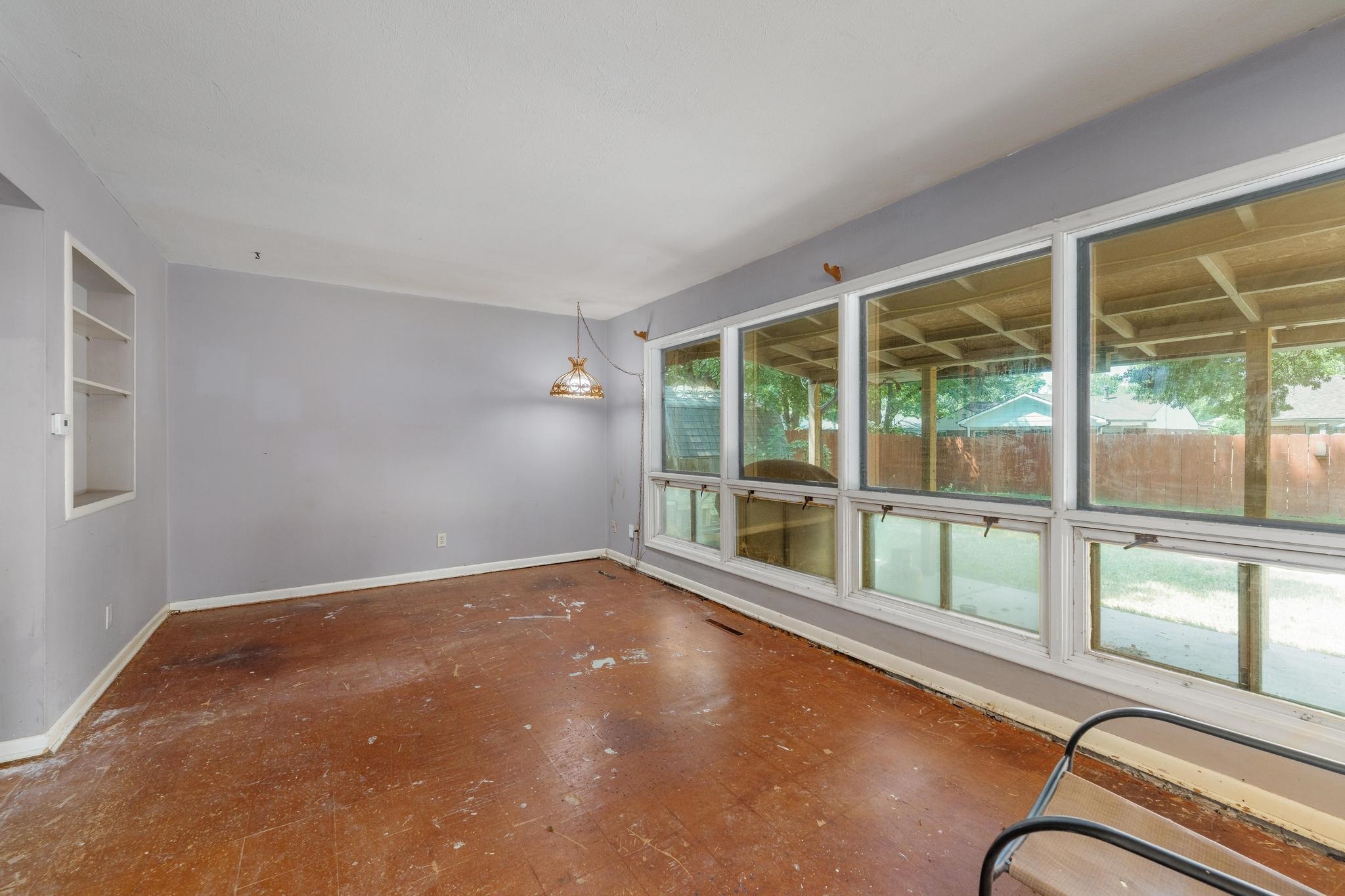 1037 Inverness Dr Property Photo 5