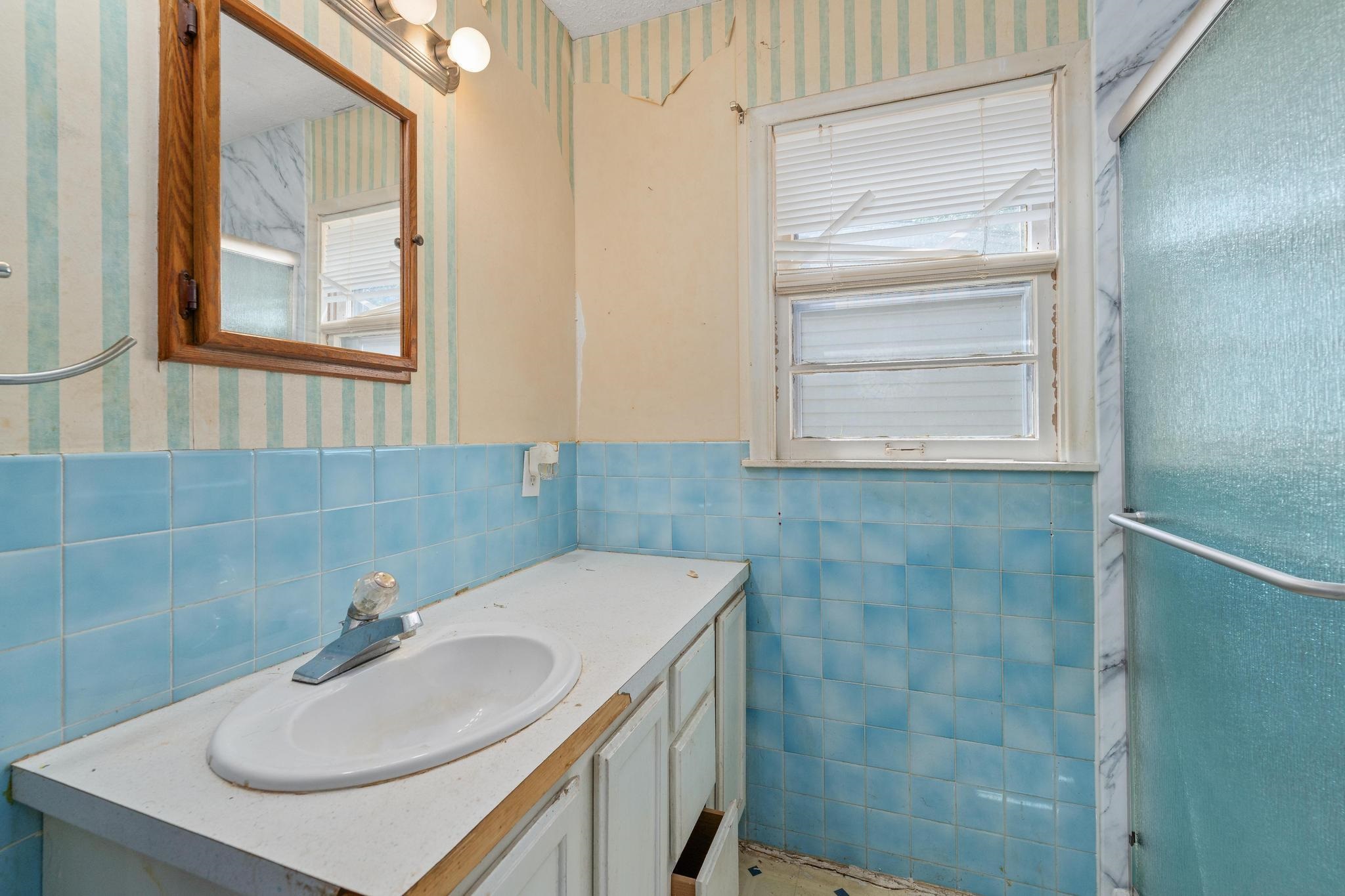 1037 Inverness Dr Property Photo 17