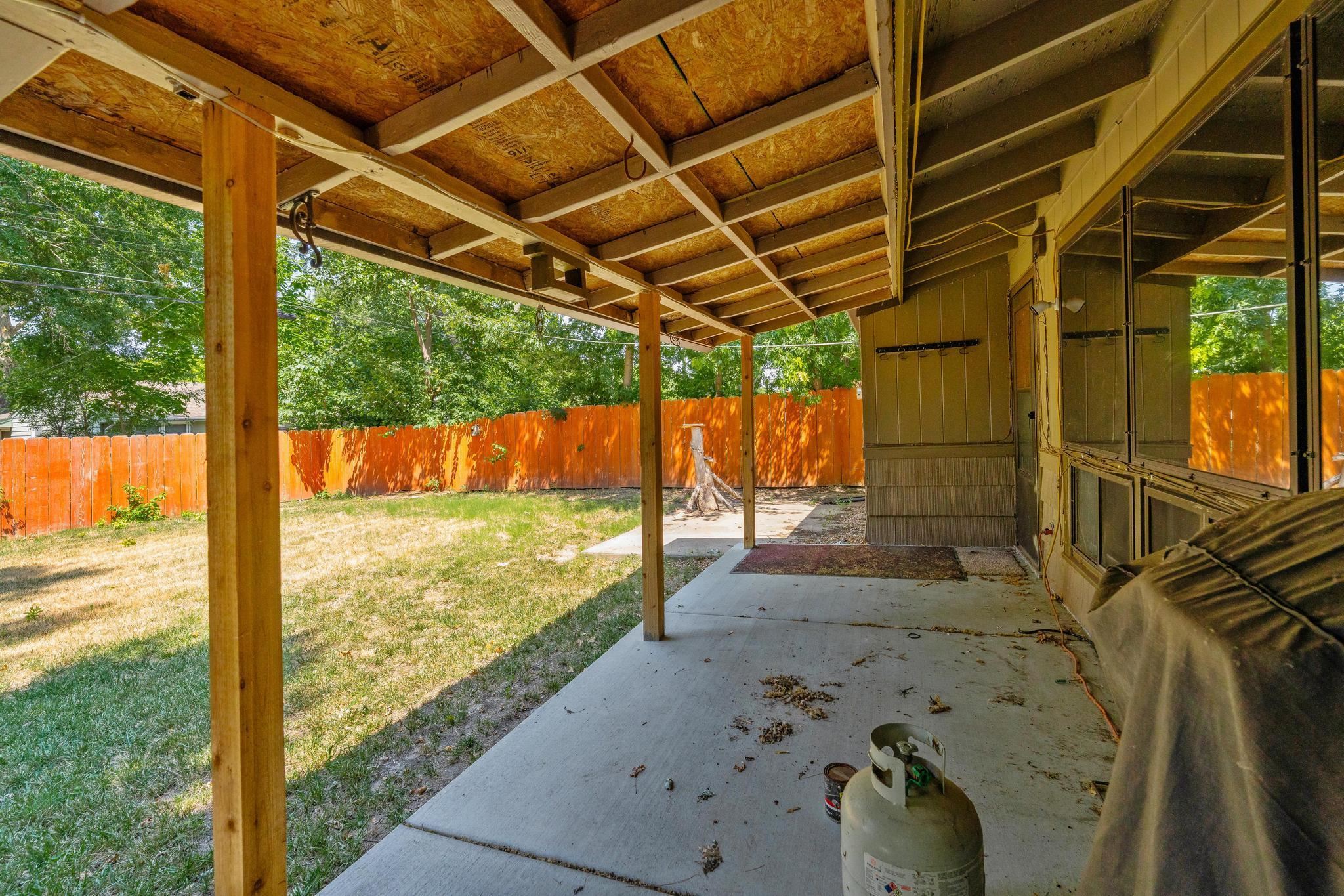 1037 Inverness Dr Property Photo 24