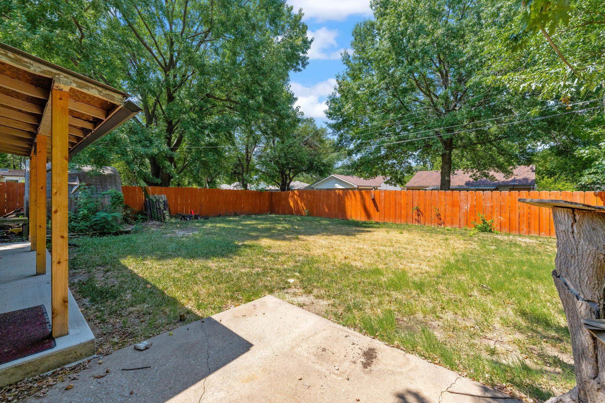 1037 Inverness Dr Property Photo 25