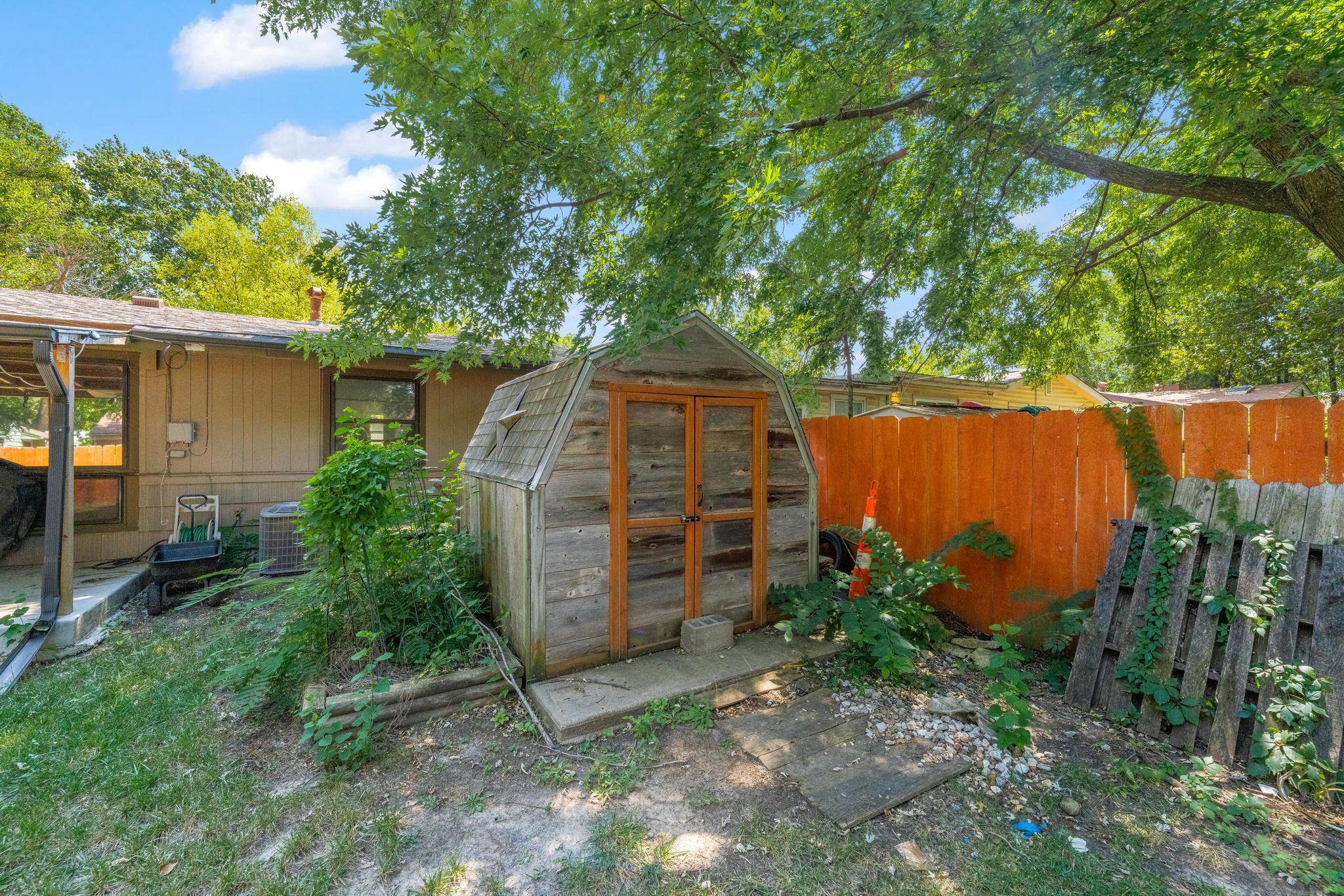 1037 Inverness Dr Property Photo 30
