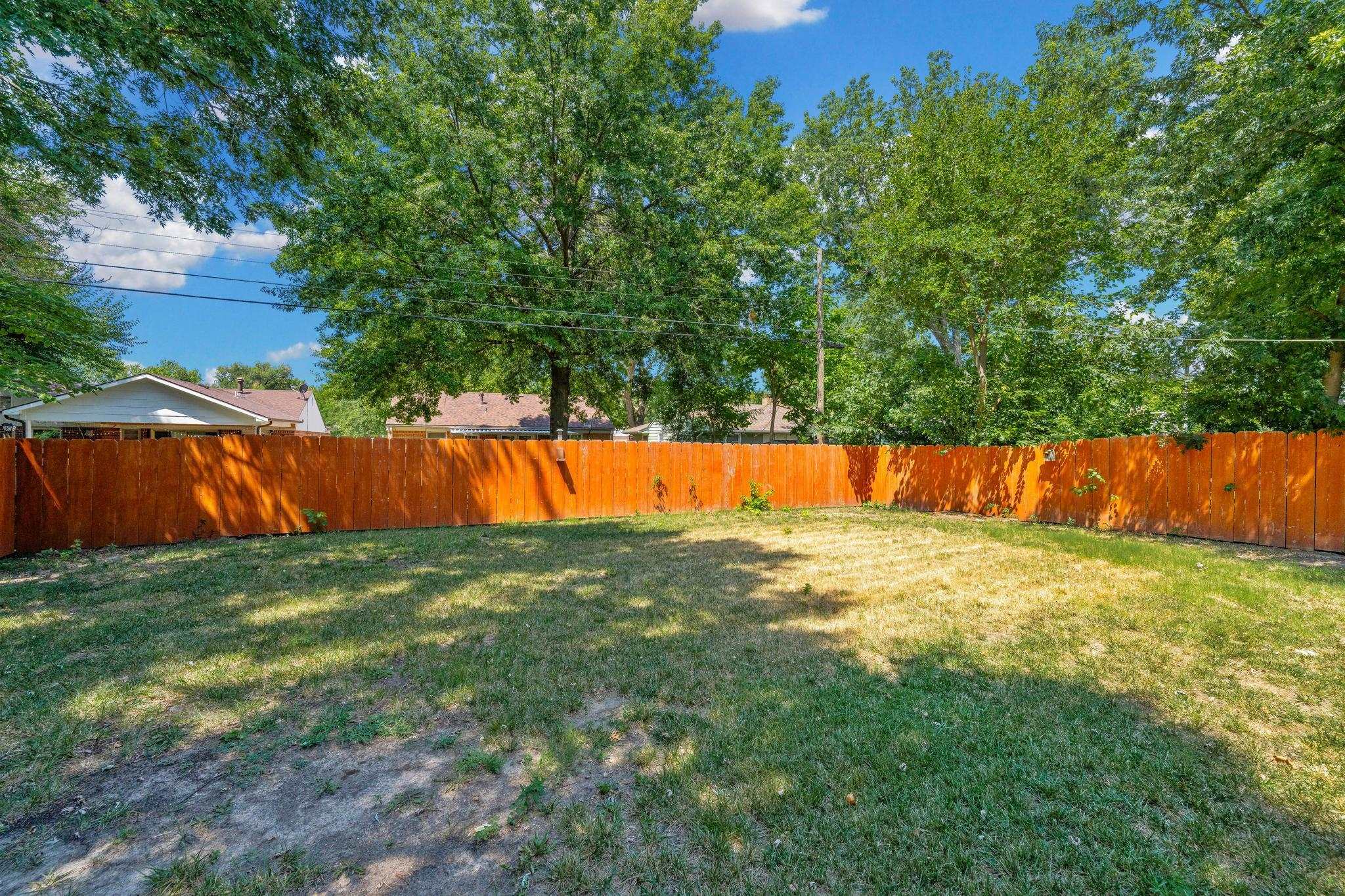1037 Inverness Dr Property Photo 32